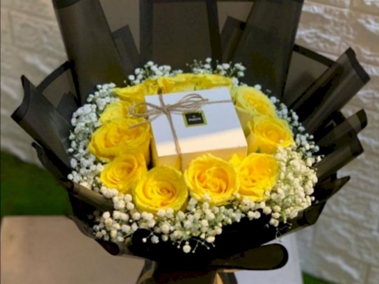 باتشي مع ورد طبيعي
