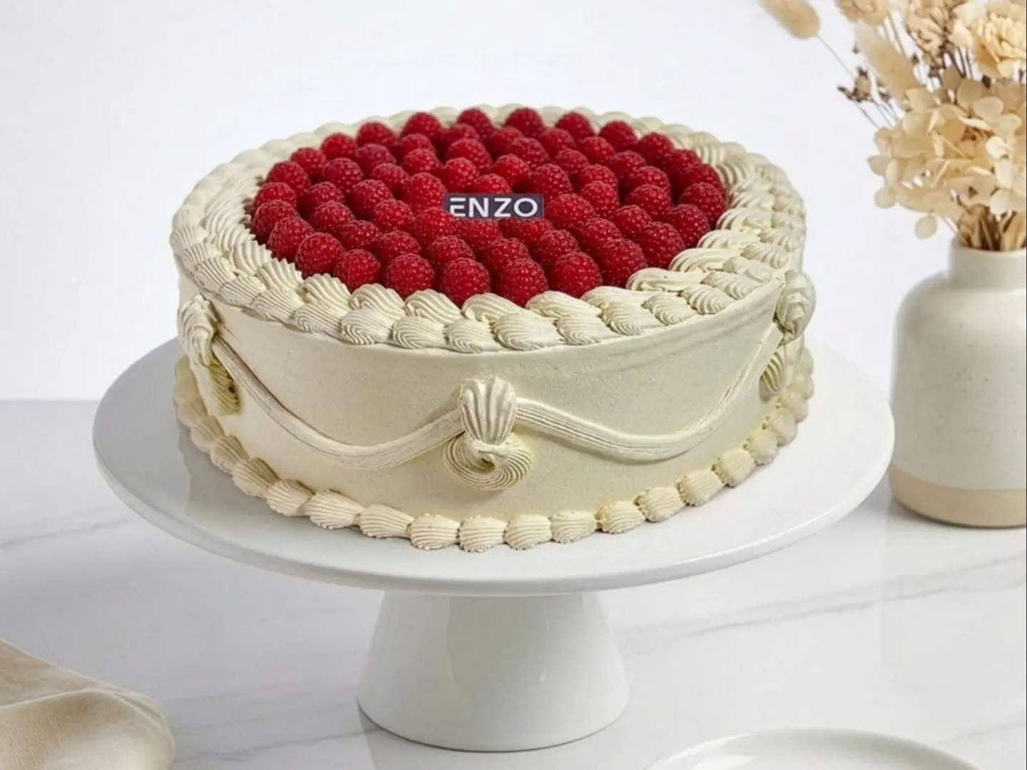 كيكة رويال بيري فانيلا حجم كبير