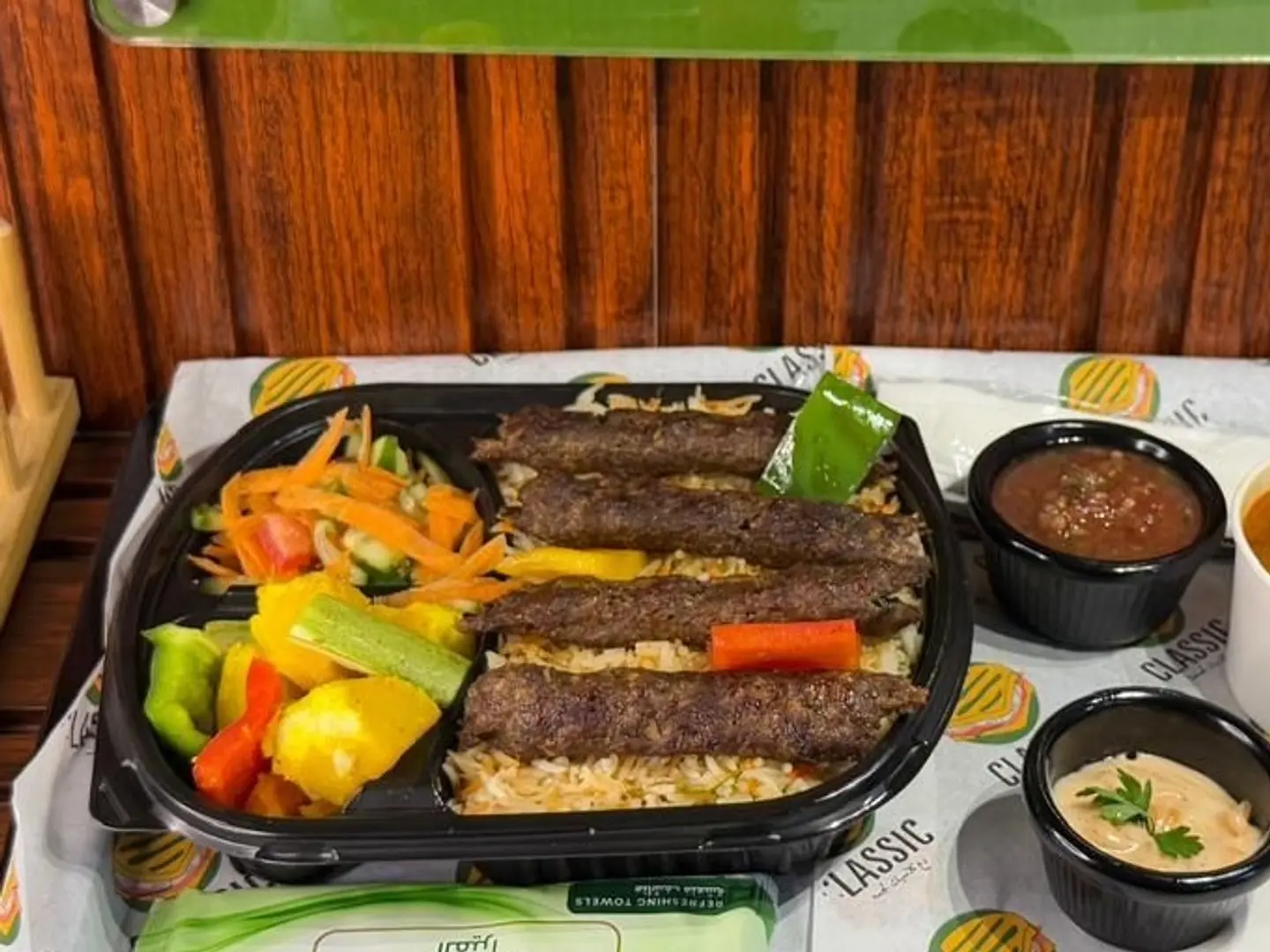 وجبه كباب لحم مع الأرز