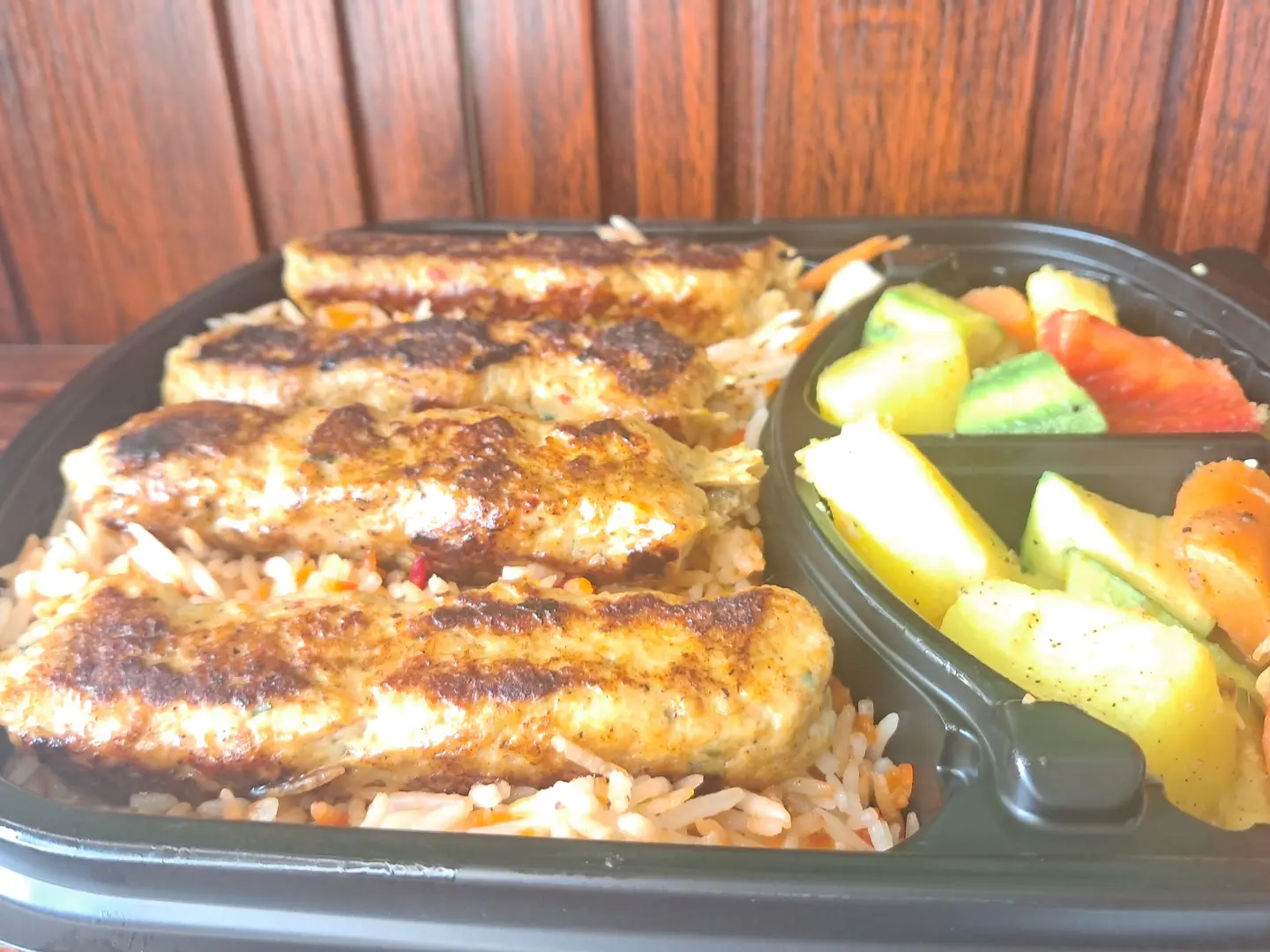 وجبه كباب دجاج مع الأرز