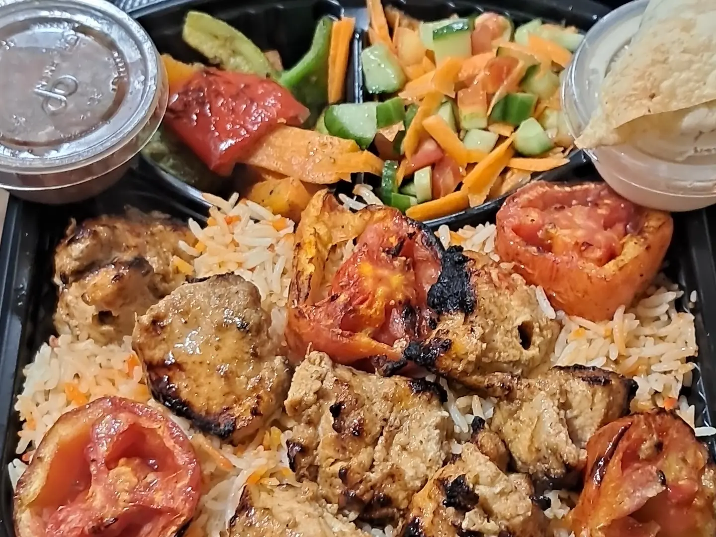 وجبه شيش طاووق مع الأرز
