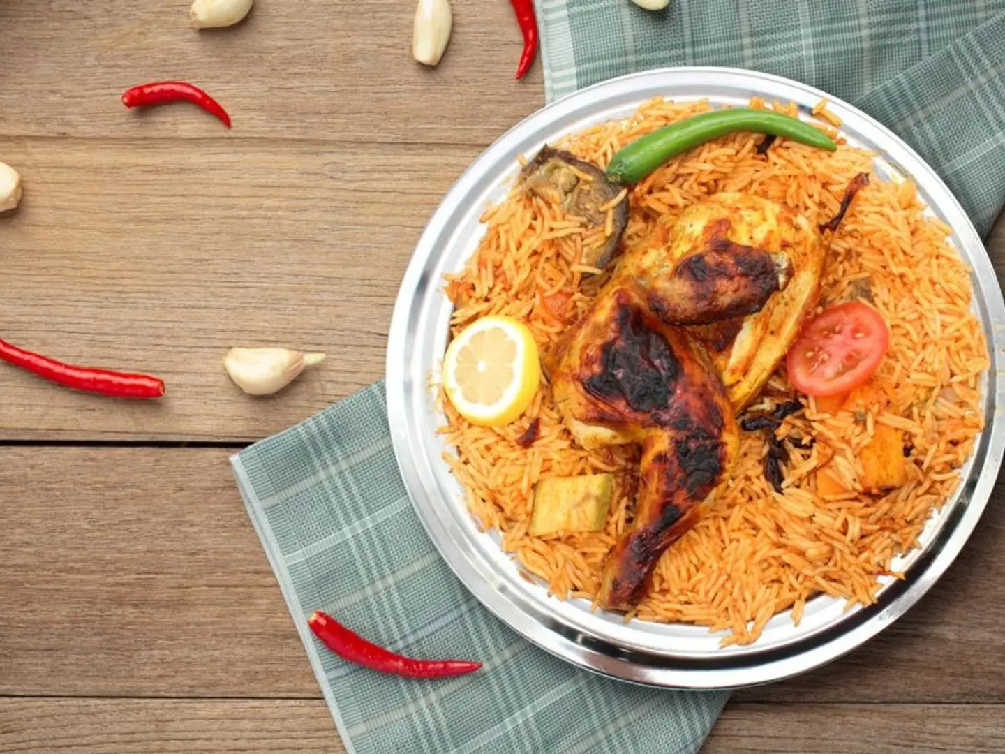 كبسة البيت حائلية - دجاجة كاملة مثلوثة