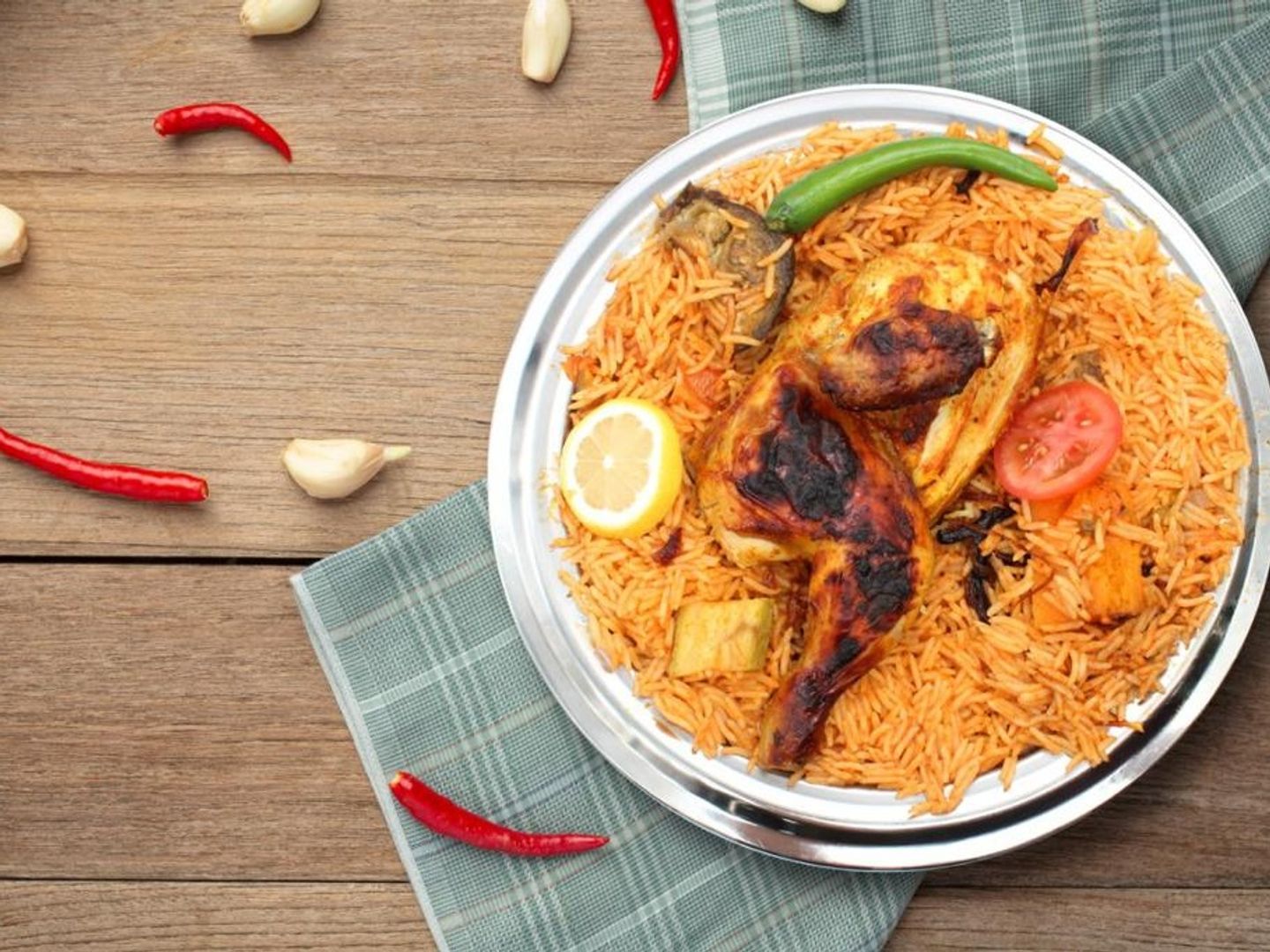 كبسة البيت حائلية - دجاجة كاملة مثلوثة