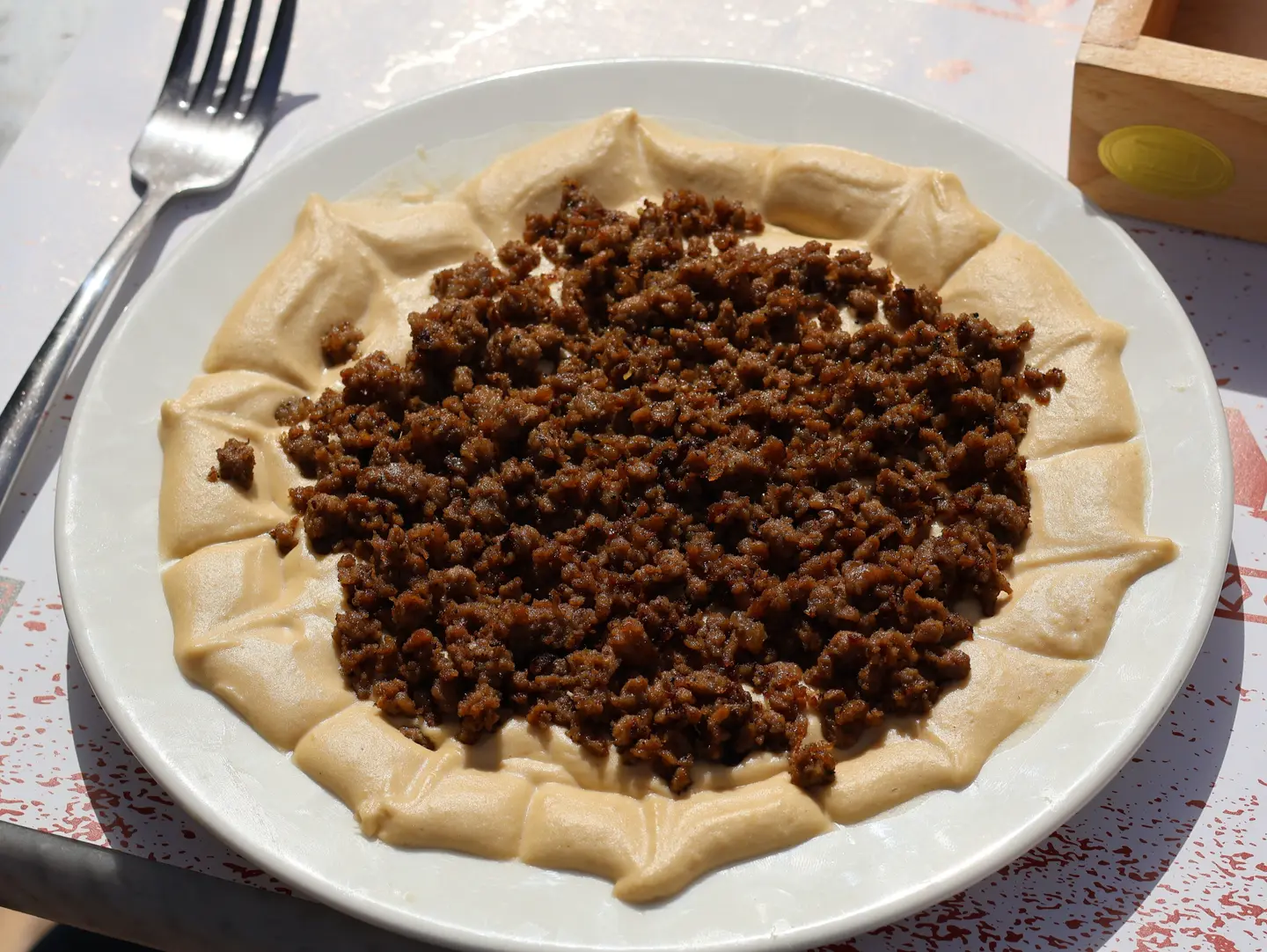 طبق حمص باللحم