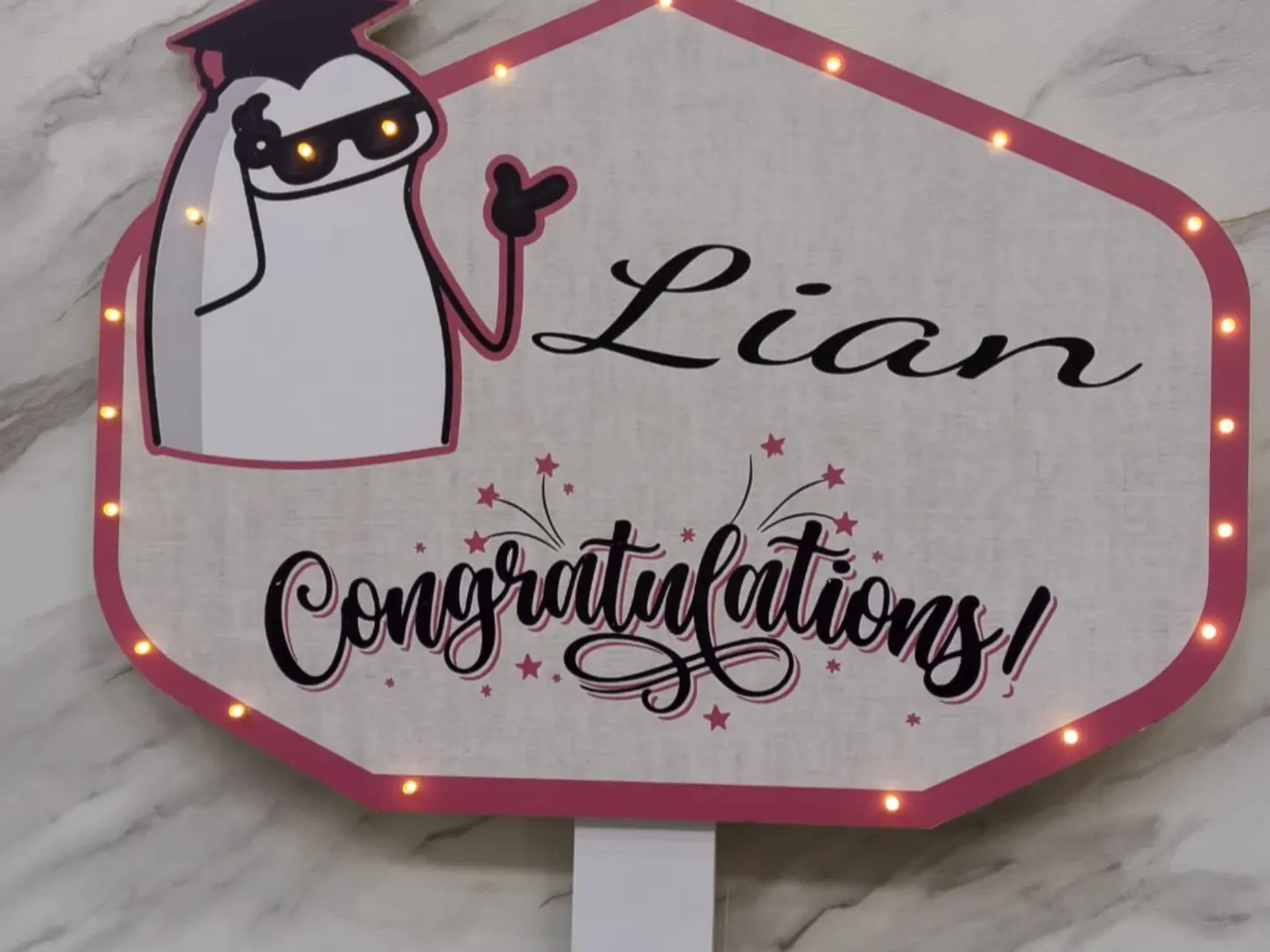 لوحه التخرج مضيئه