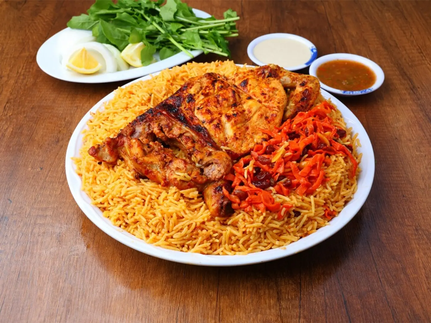 نصف دجاج على الفحم مع الأرز
