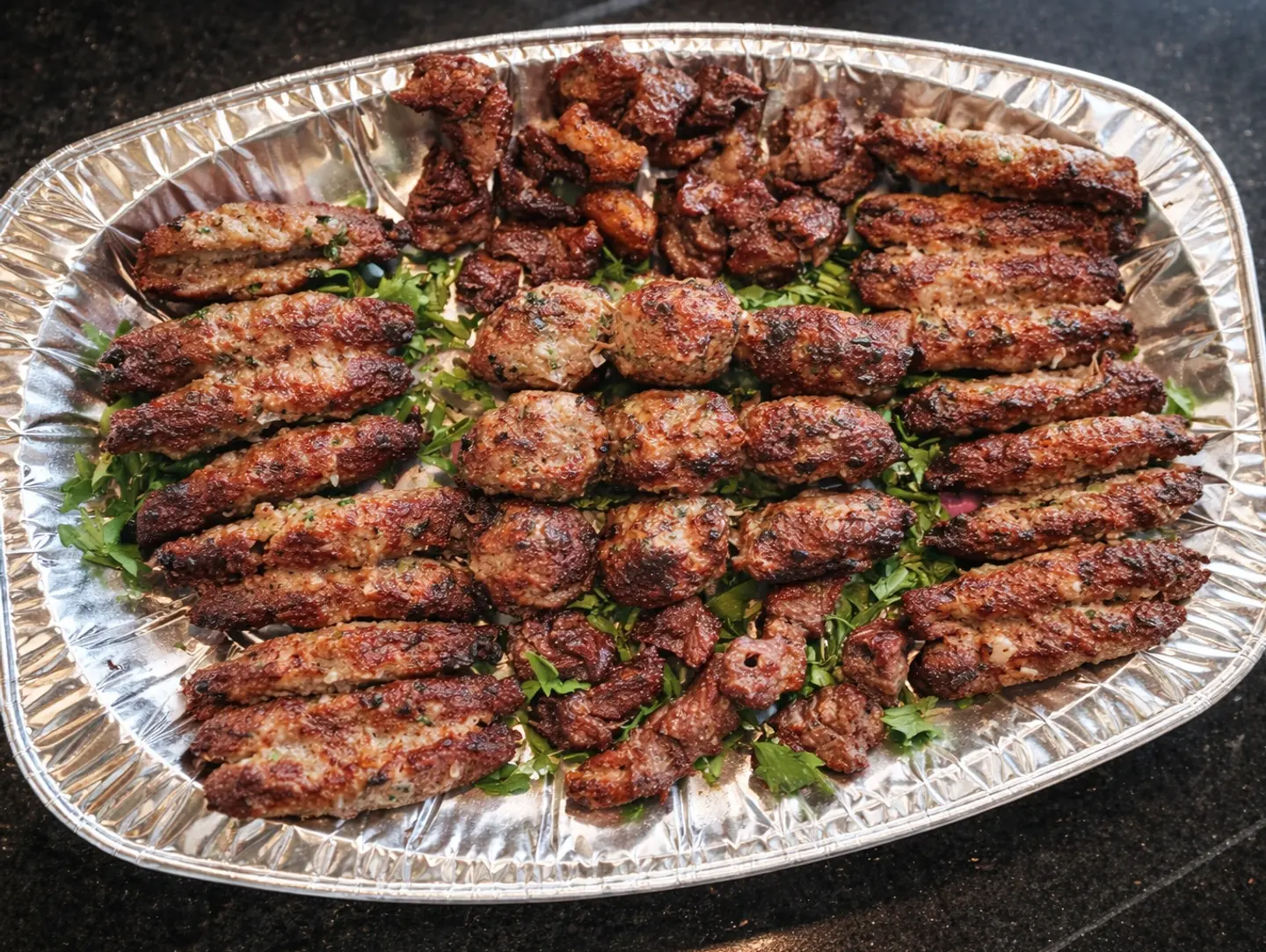 صحن لحم مشكل