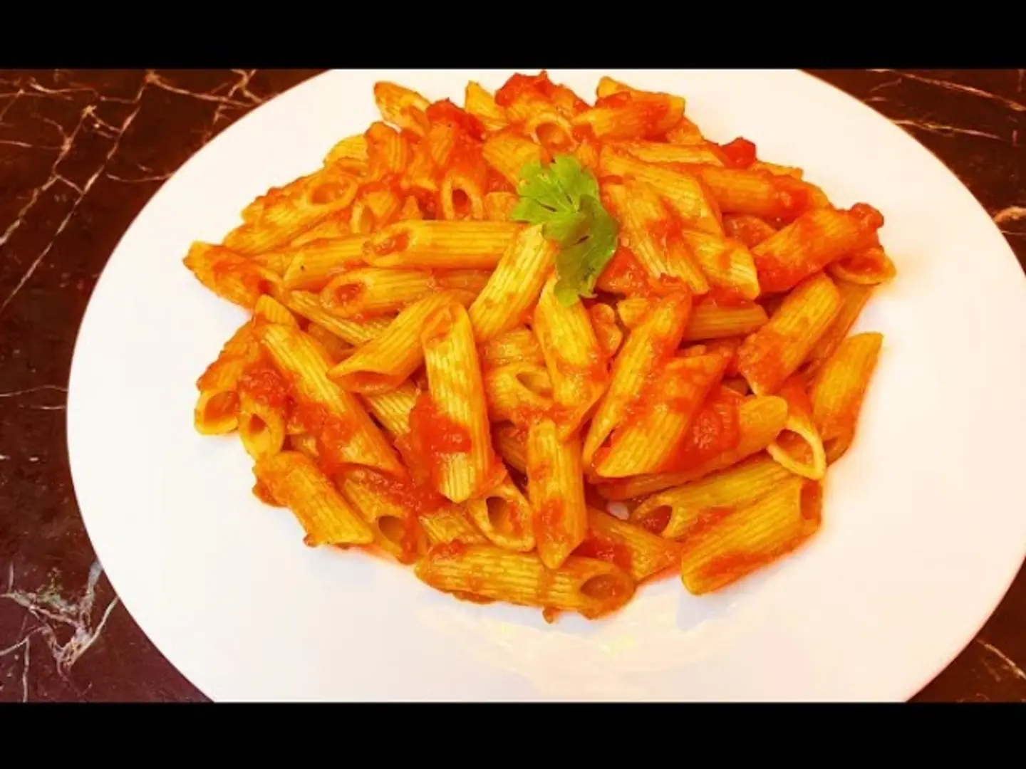 مكرونة صوص احمر باللحمه