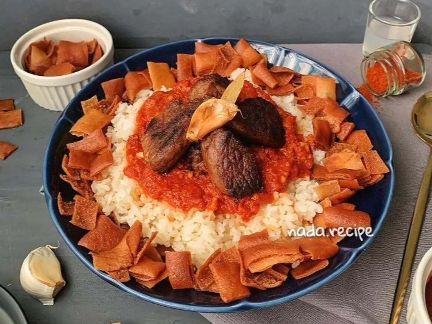 فتة لحم محمر