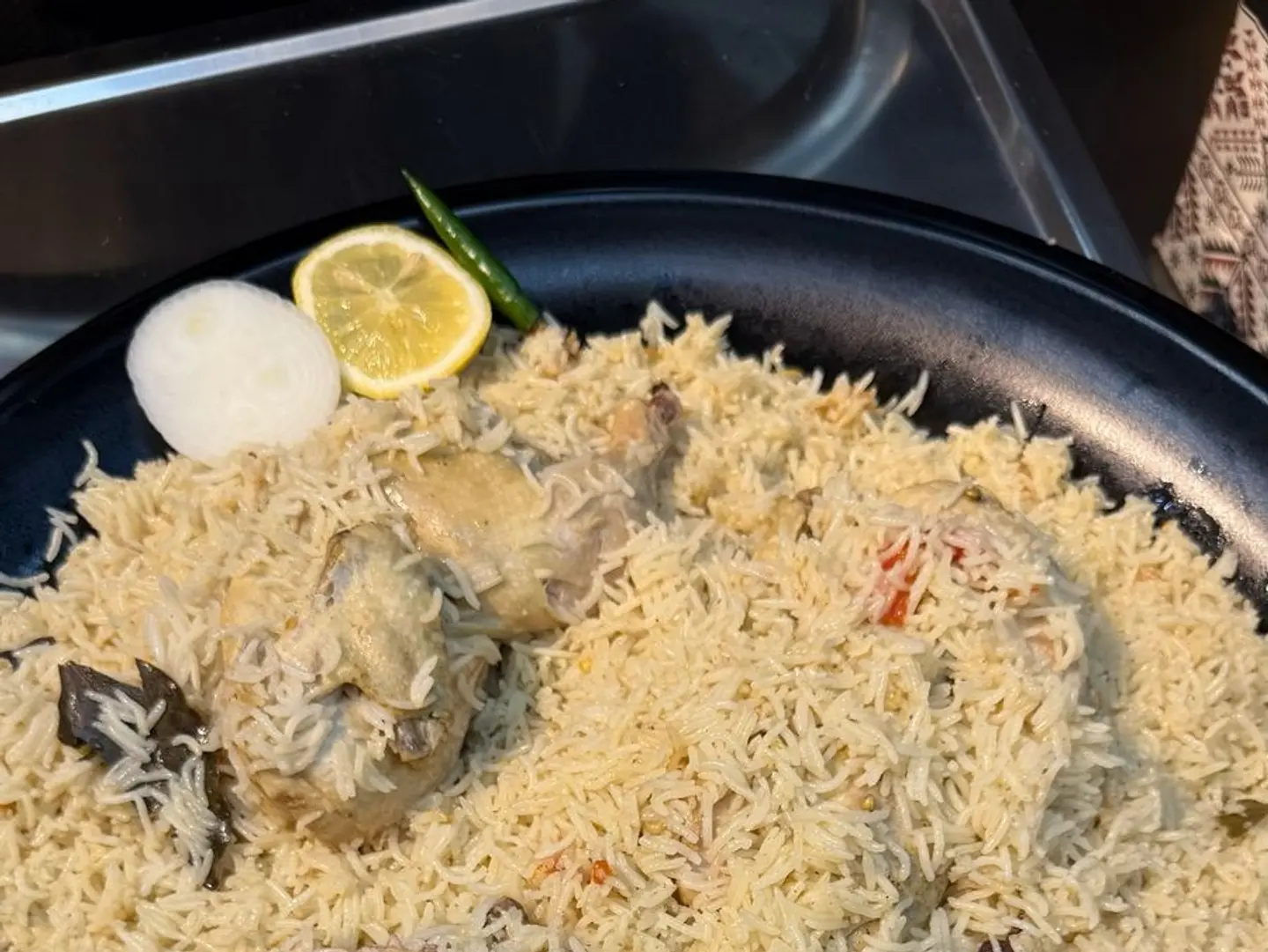 ربع دجاج مضغوط على الجمر ابيض