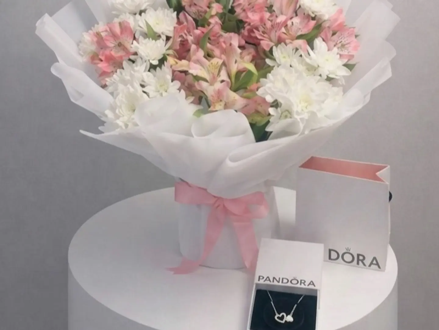 Pandora Necklace With An Elegant Bouquet And A Free Card