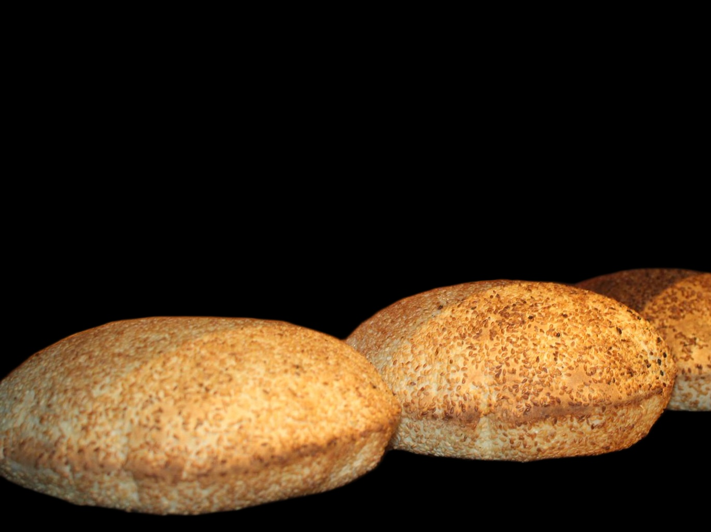 كعك لبناني عصروني بحشوة اللبنة والمكدوس