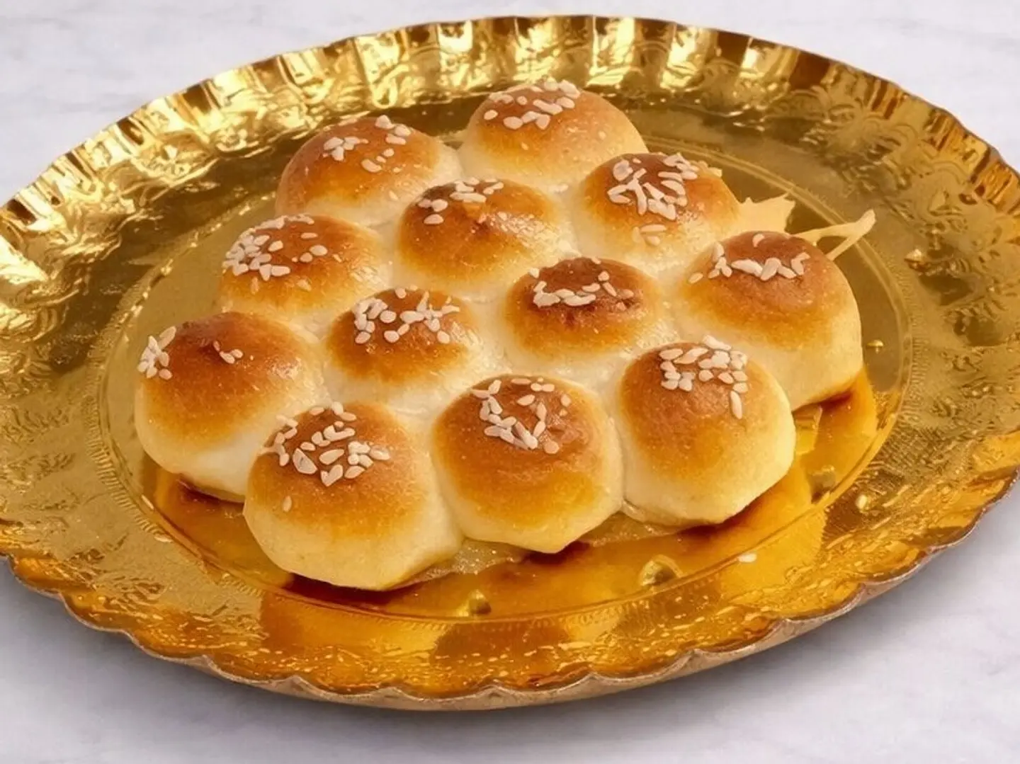 خلية نحل صغيرة بحشوة جبن الكيري