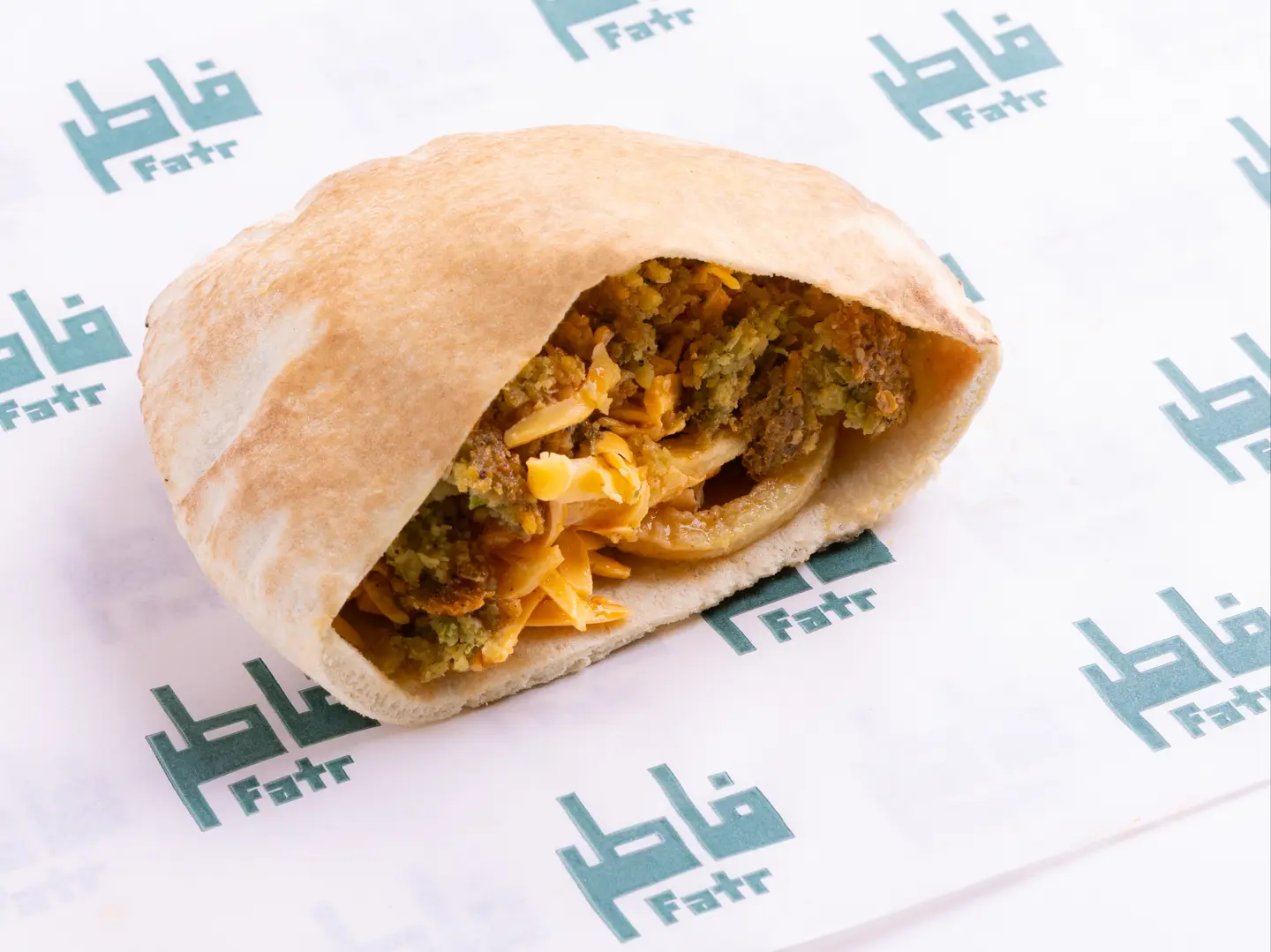 ساندوتش فلافل بالجبن