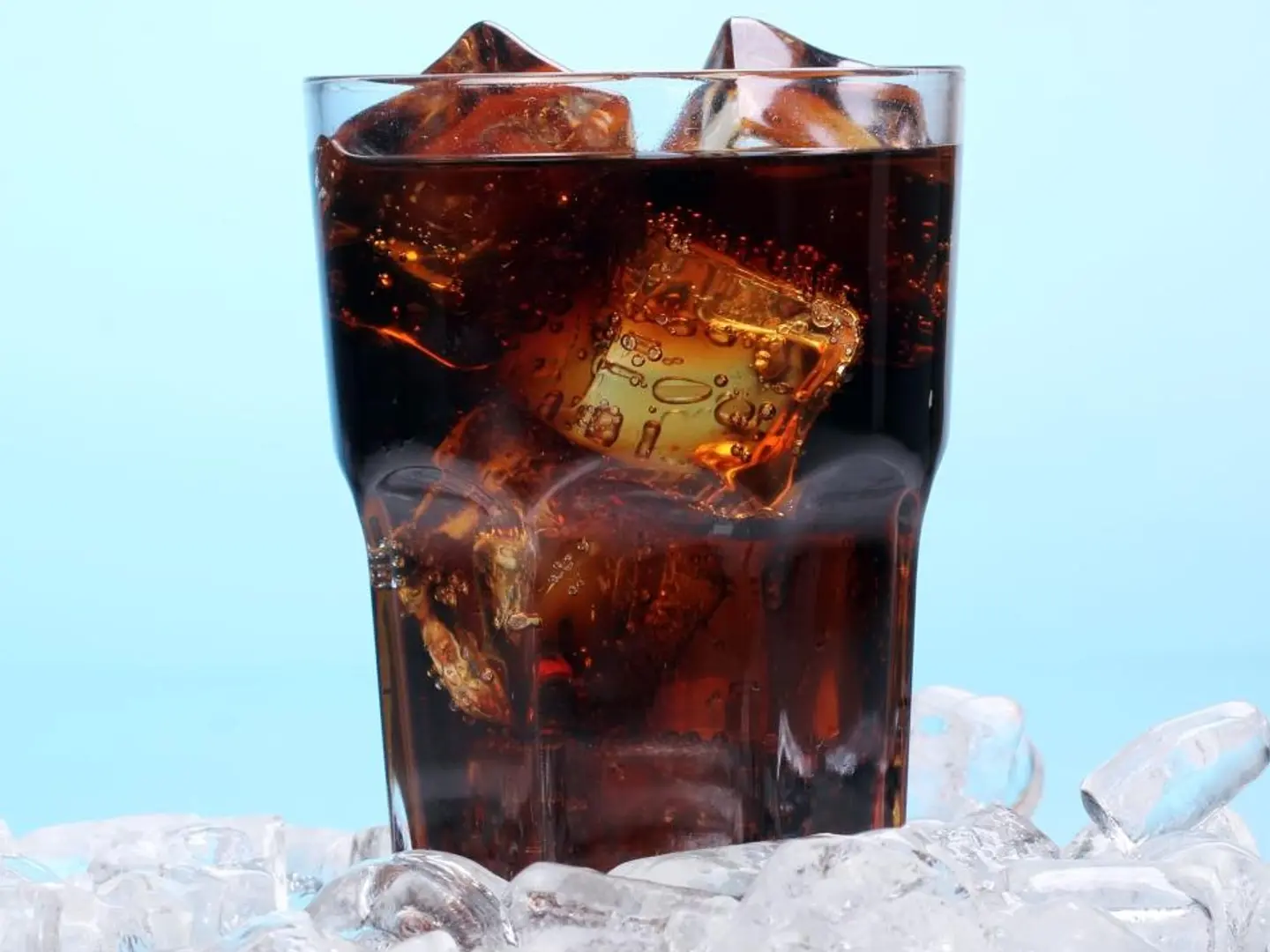 قهوه مختصة بارده مع الثلج