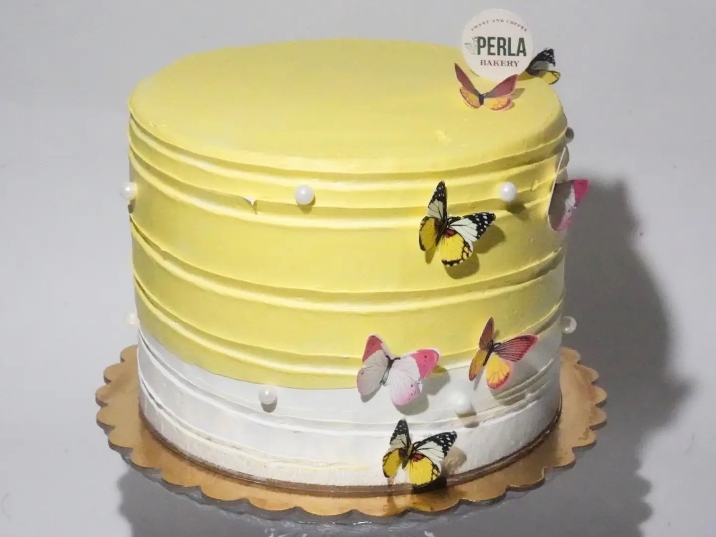 Lemon And Berry Cake