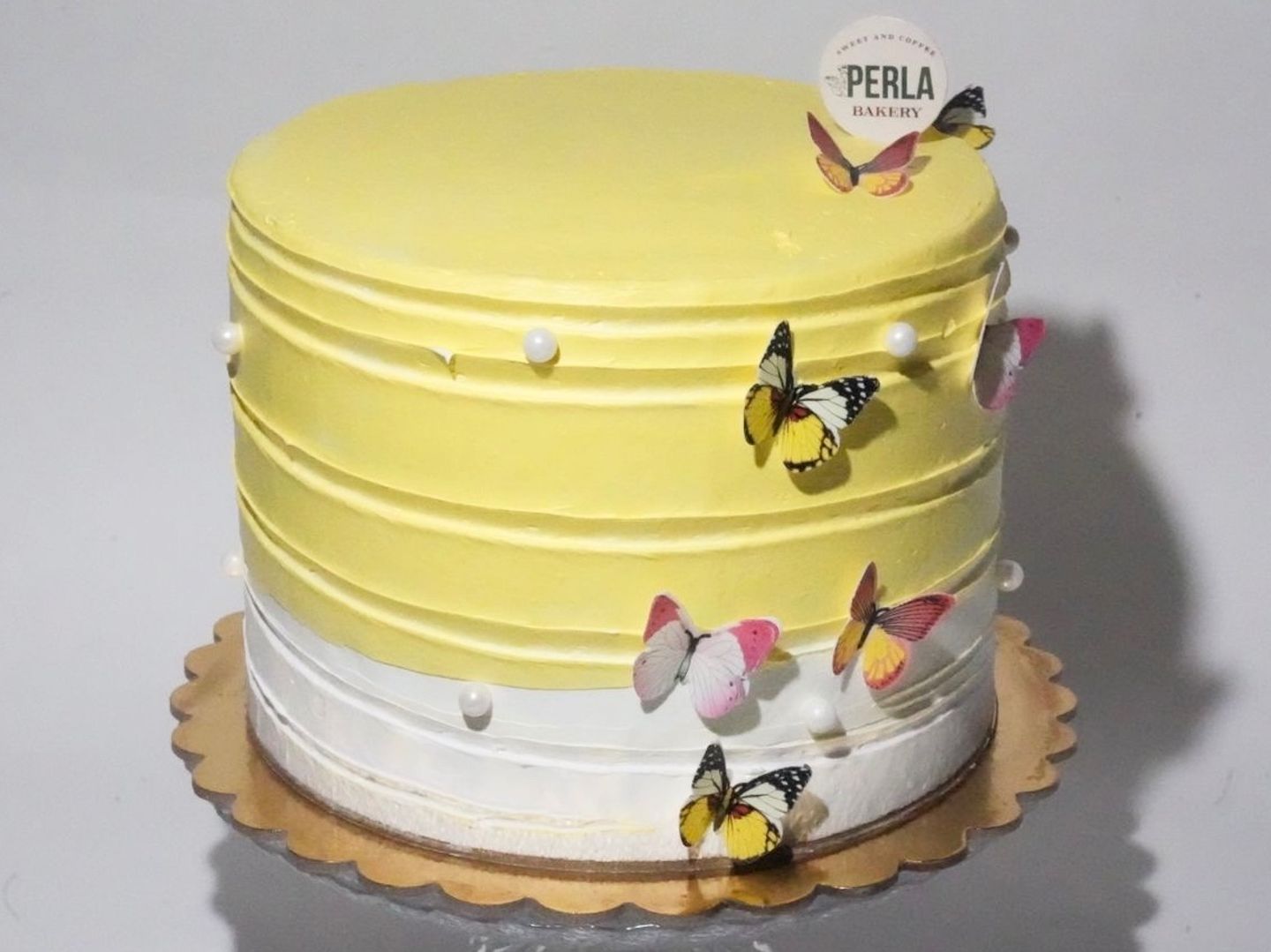 Lemon And Berry Cake