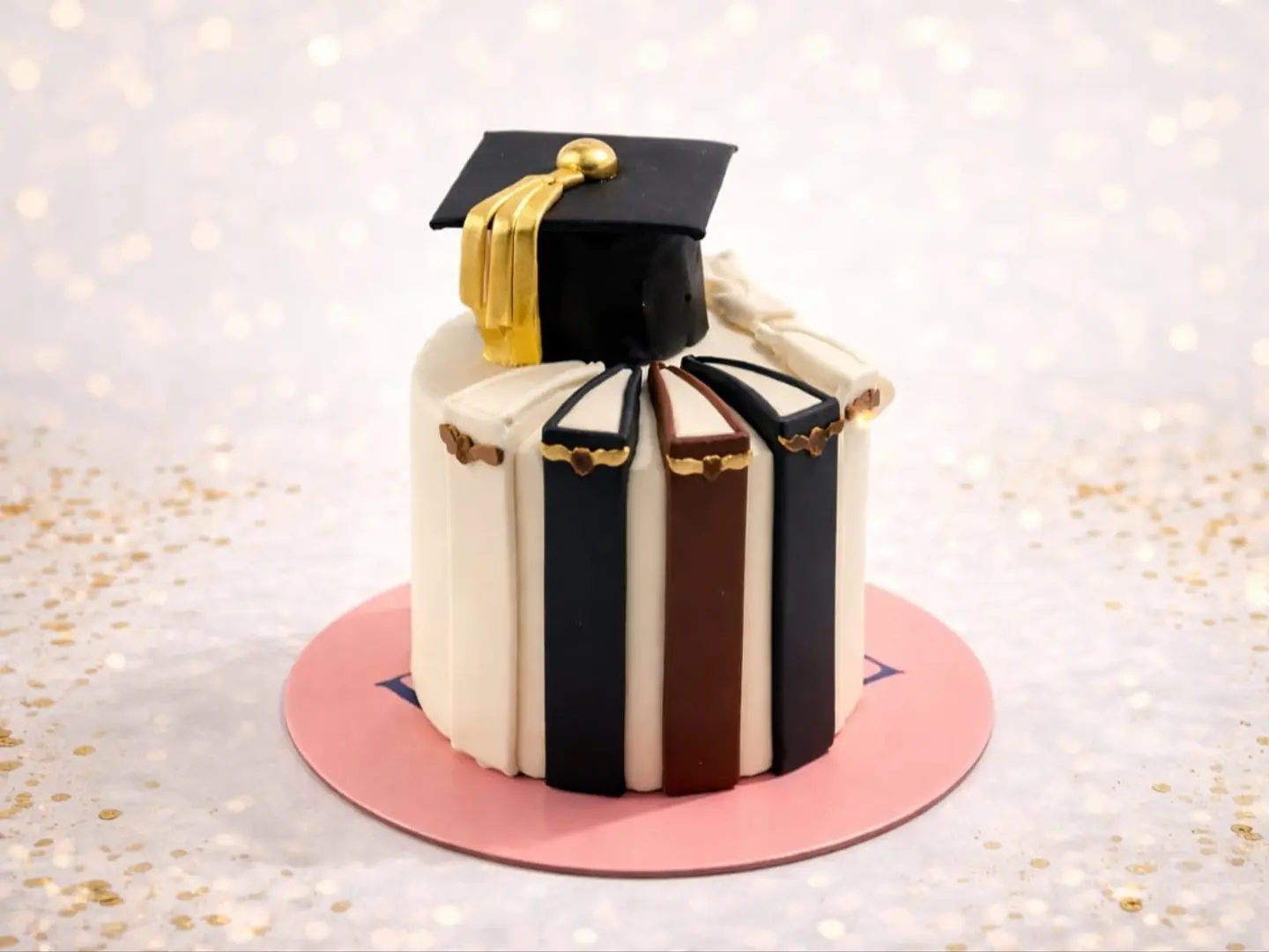 كعكة تخرج كبيرة