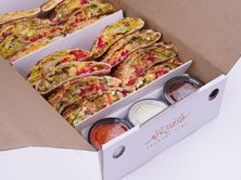 Falafel And Chicken Pastry Box (16 Pieces)