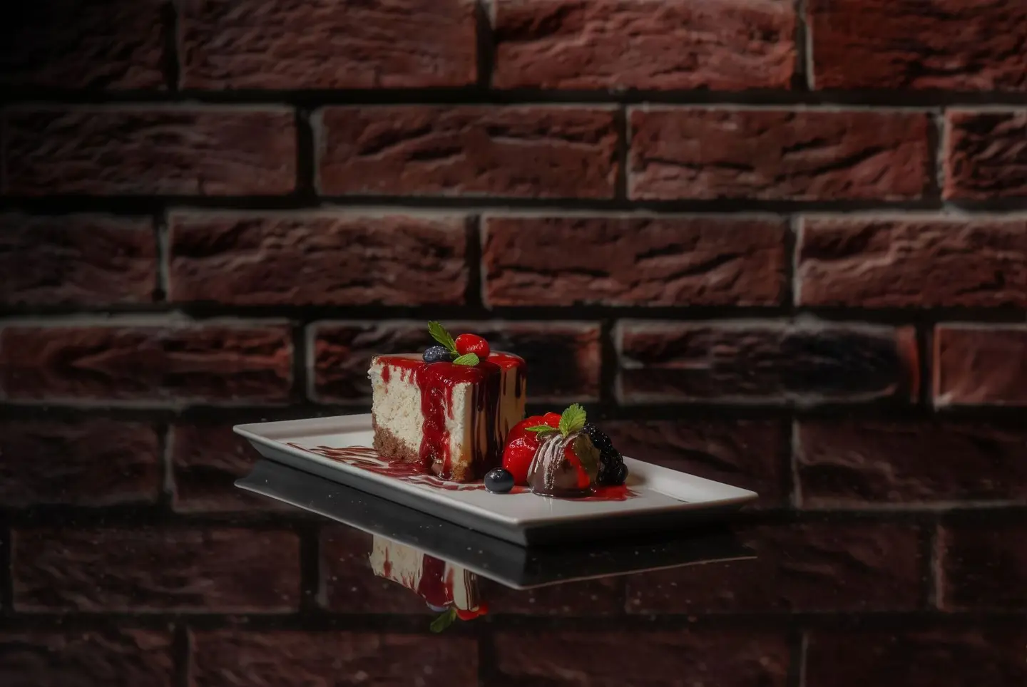 Classic American Cheesecake With Cranberry Sauce