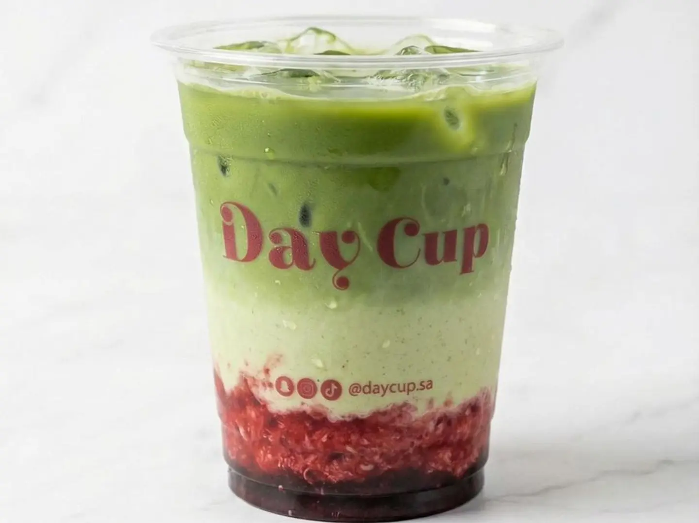 ماتشا بالتوت كبير