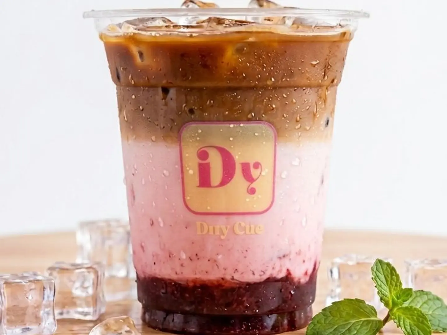 لاتيه بالتوت كبير