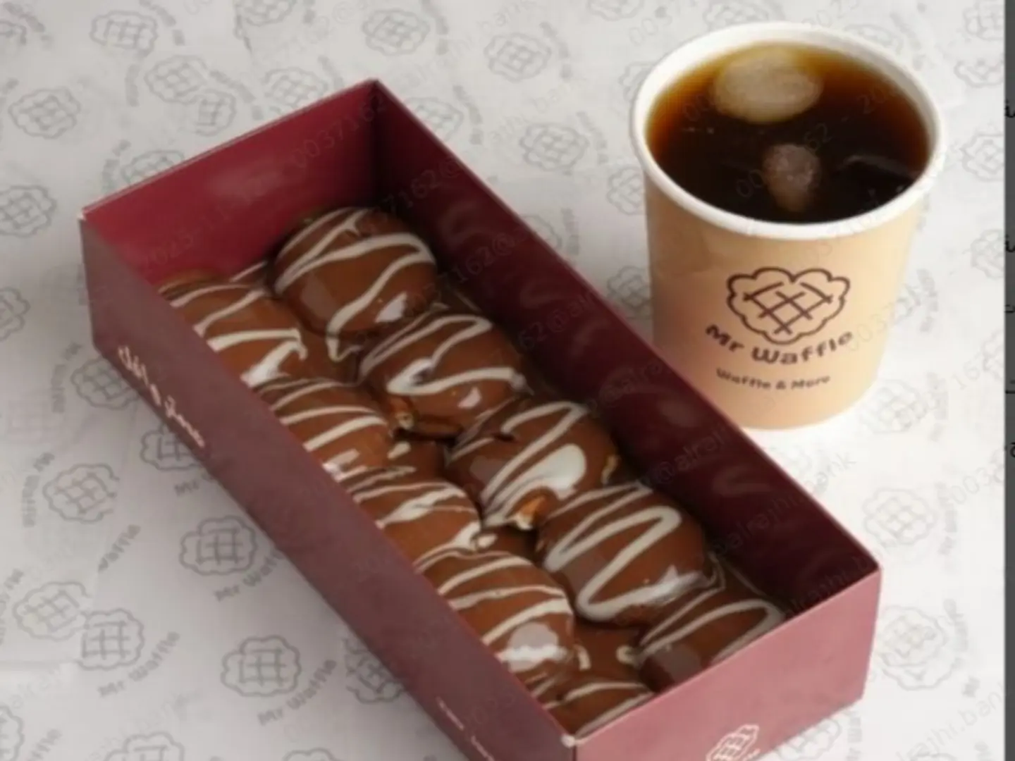 ميني بن كيك و قهوة