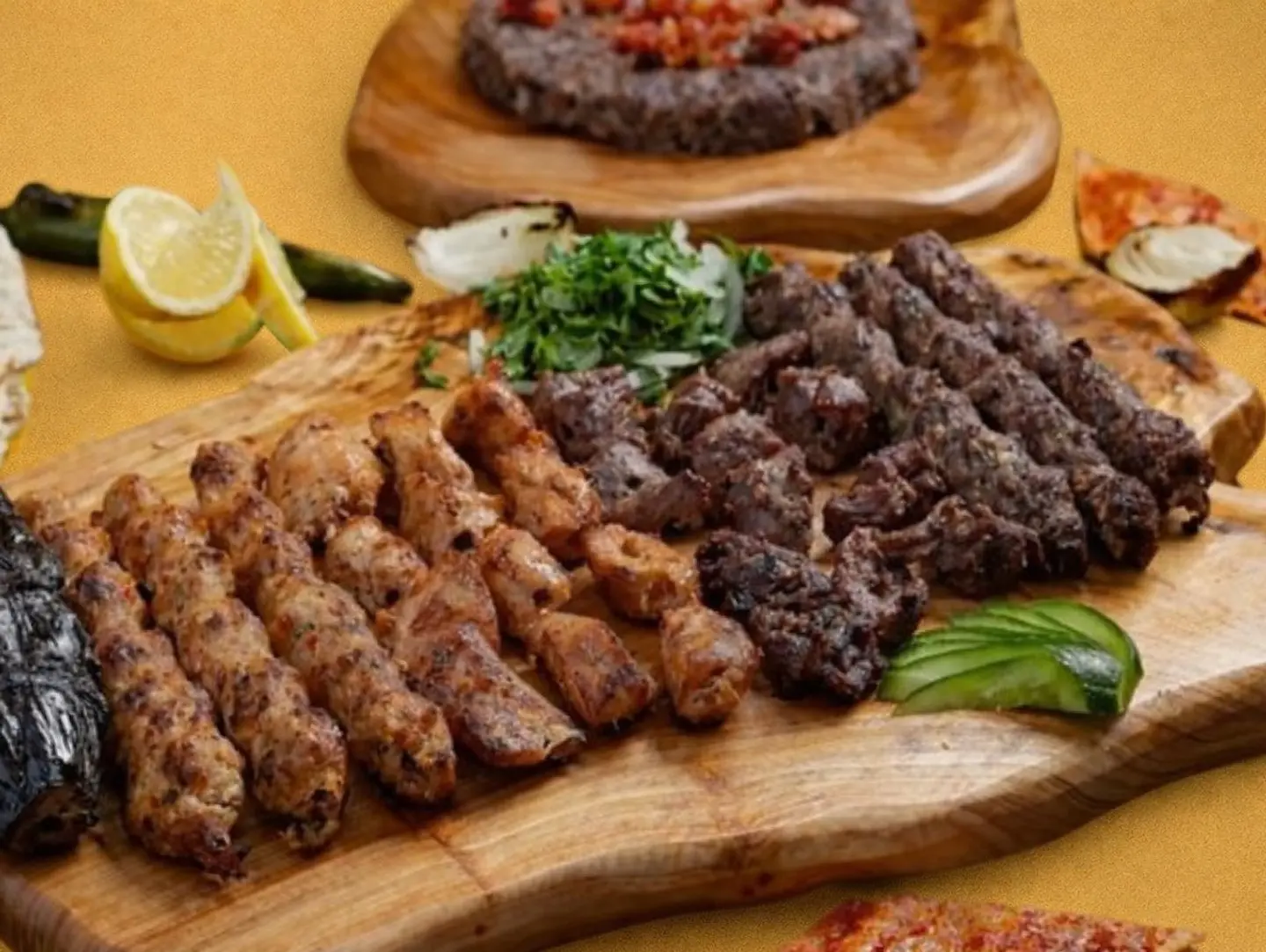 عرض كيلو مشكل مشاوي مع صينيه بالفرن من إختيارك