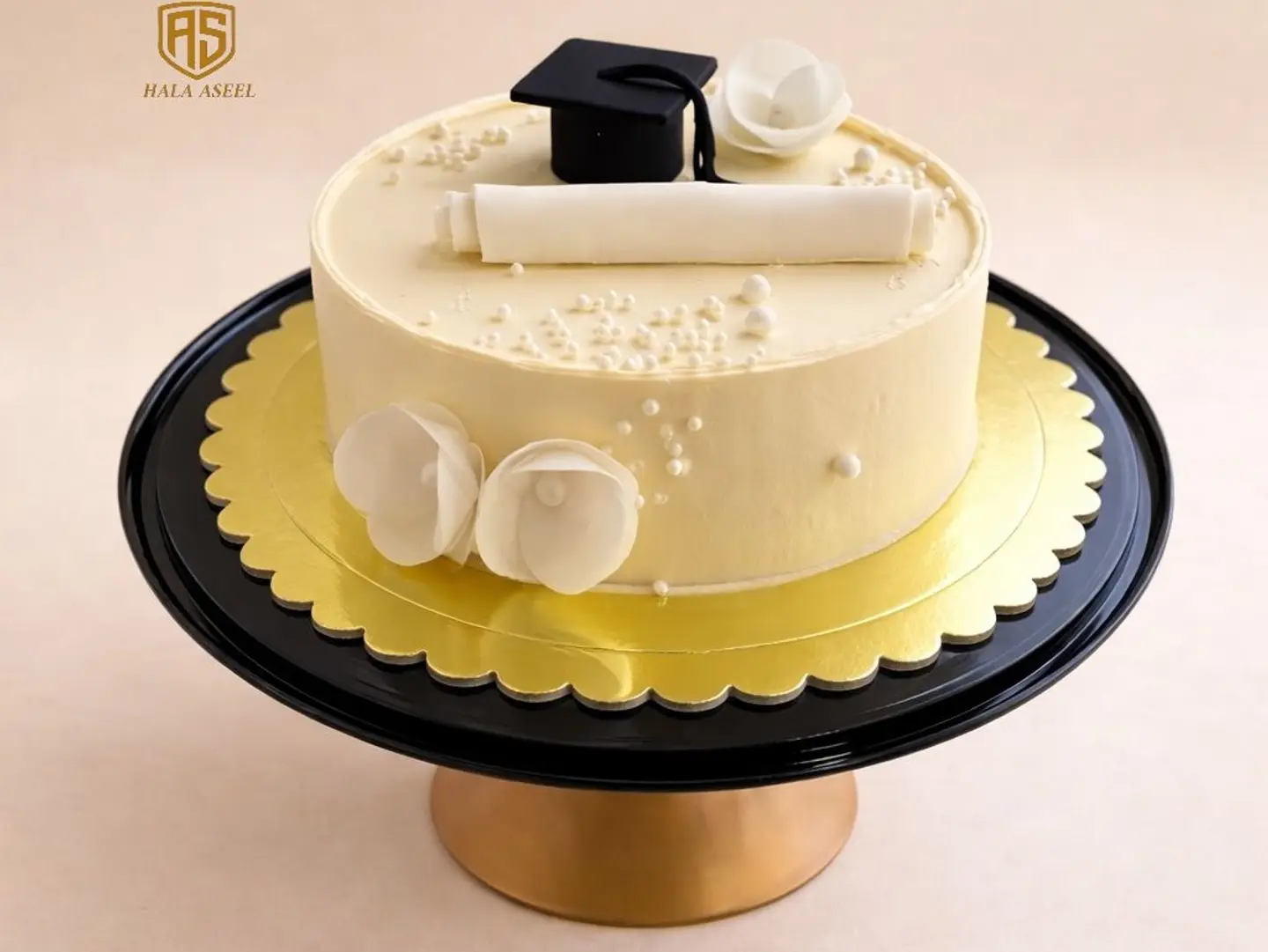 كيك تخرج ابيض