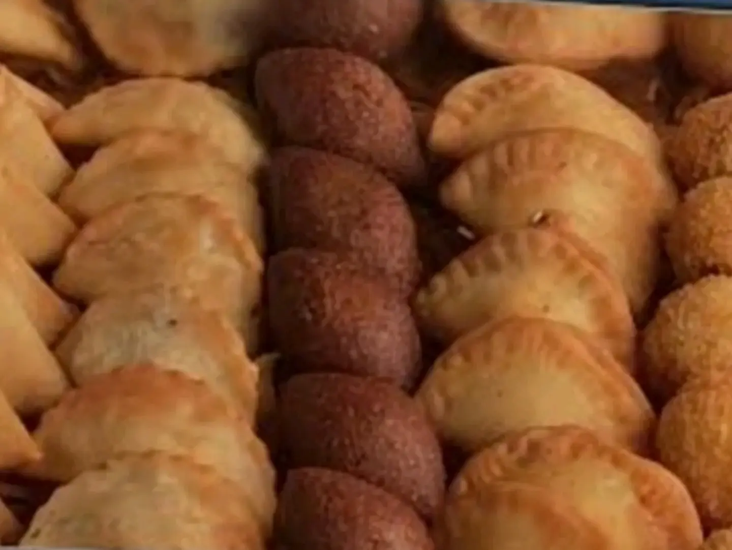 Mixed Fried Box Of Samosas, Kibbeh And Puff Pastry - Small