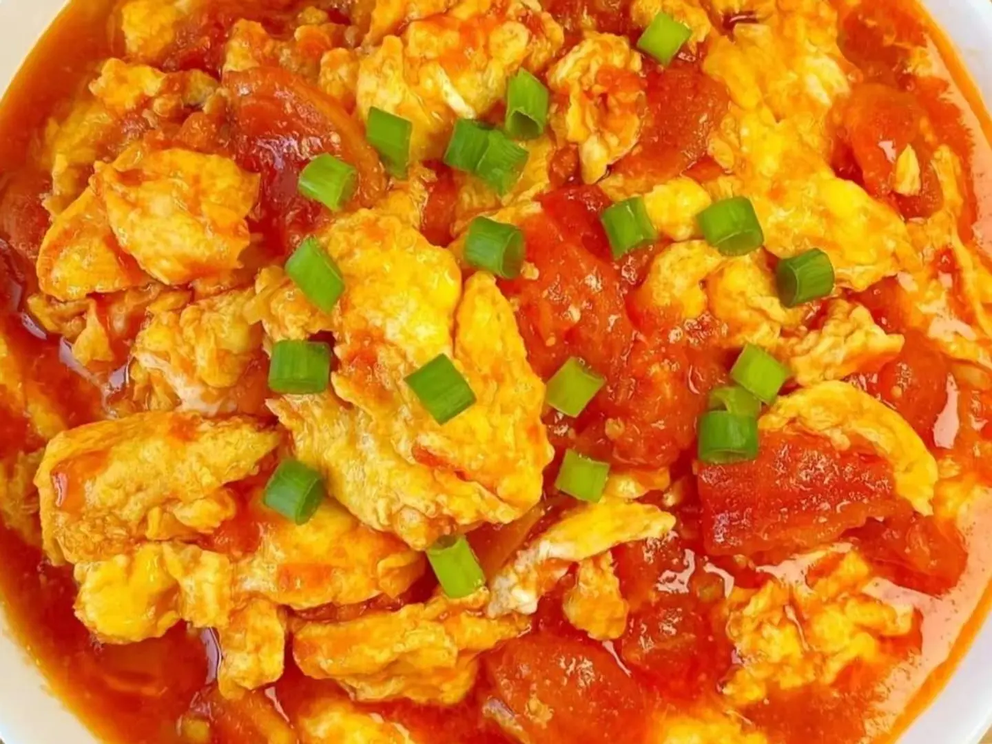 بيض مقلي مع الطماطم