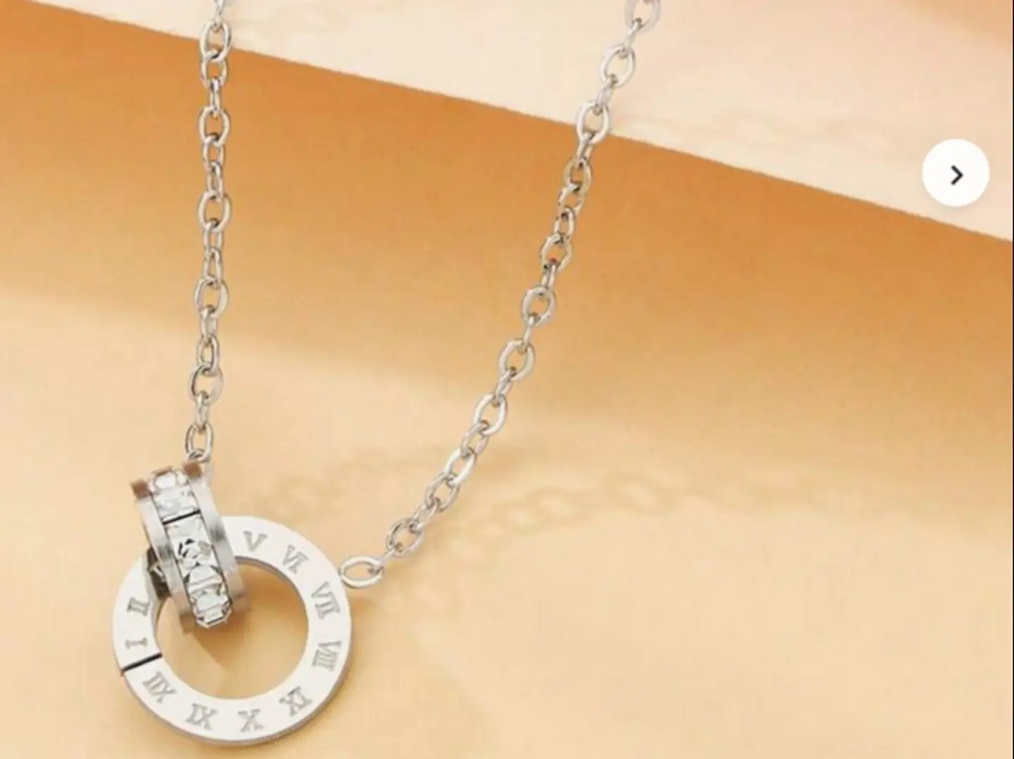 قلادة أنيقة