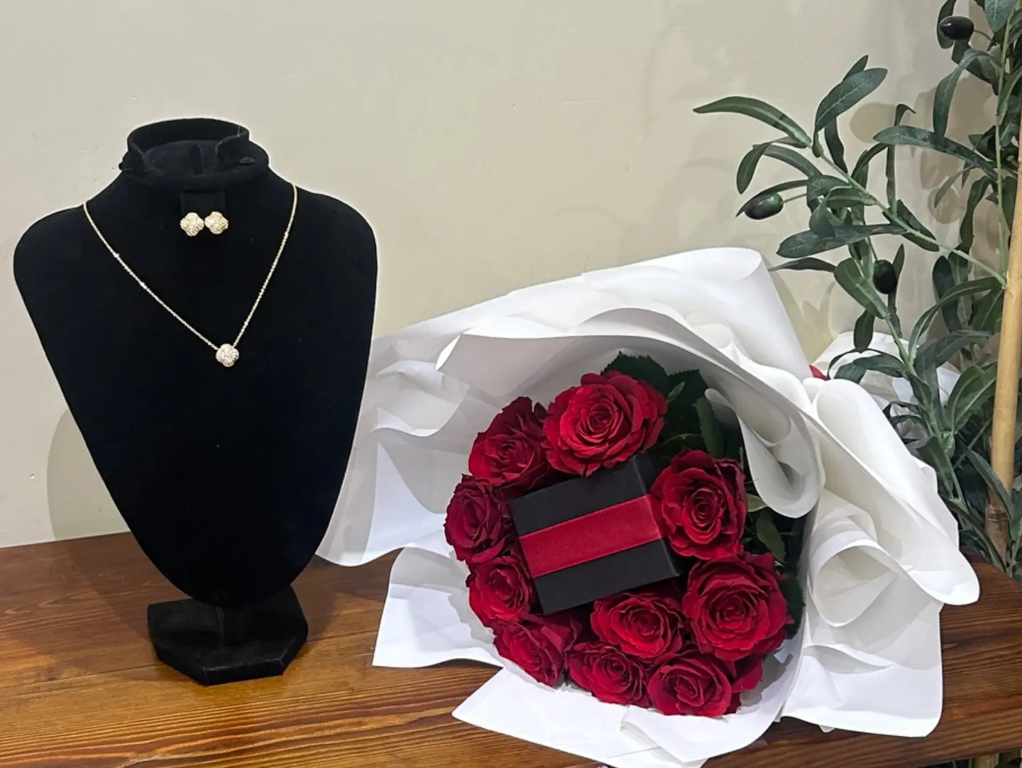 Bouquet With A Sparkling Set
