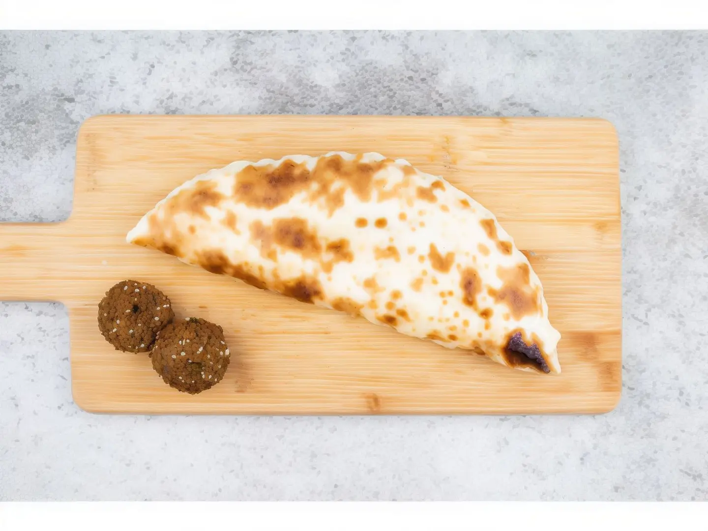 فطيرة فلافل مع اللبنة