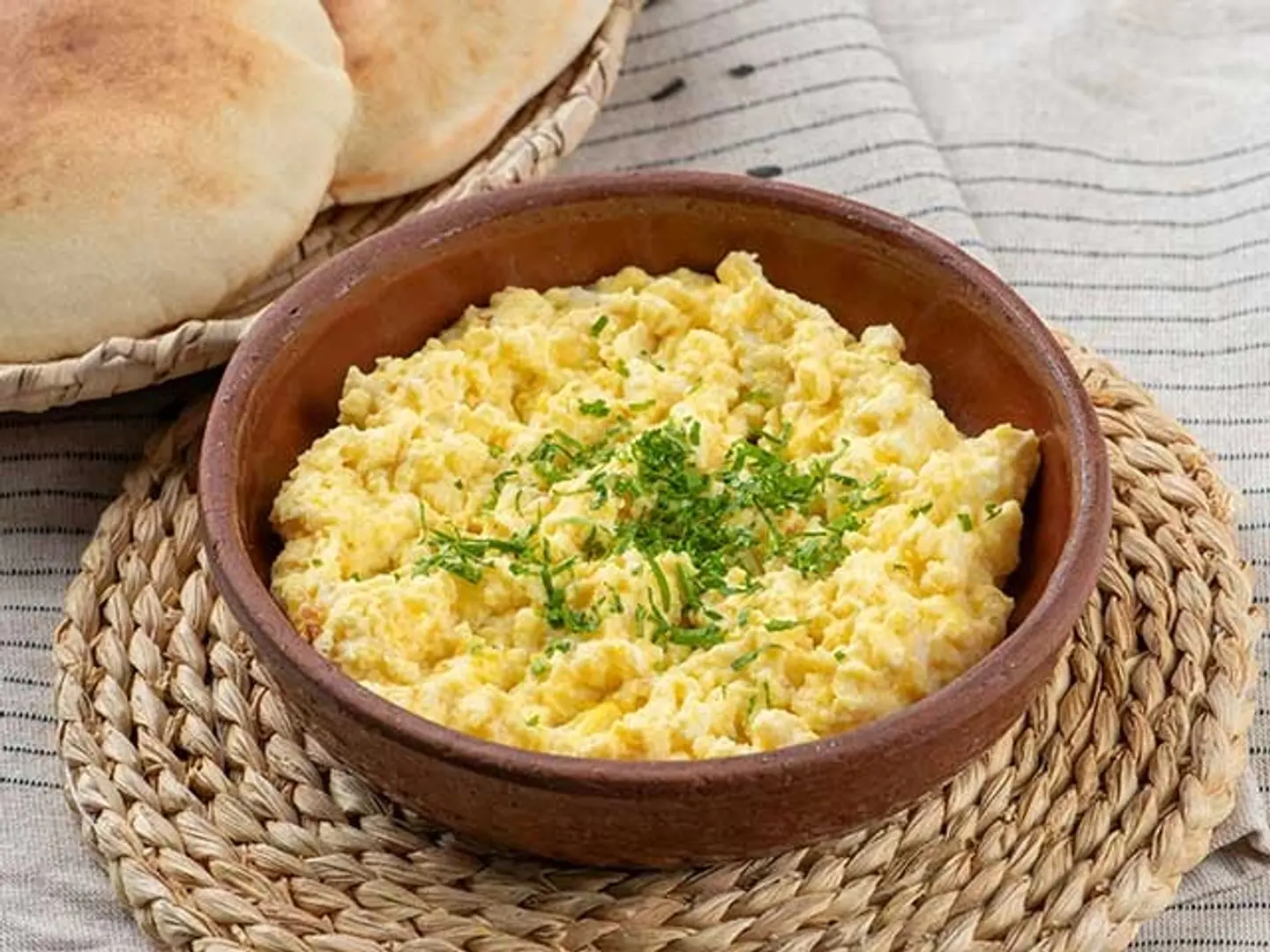 بيض وجبنة