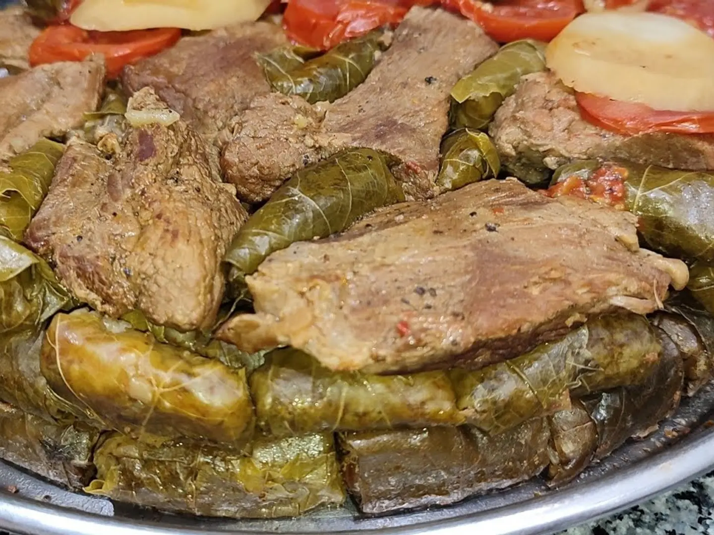 طاجن ورق عنب باللحم المحمر