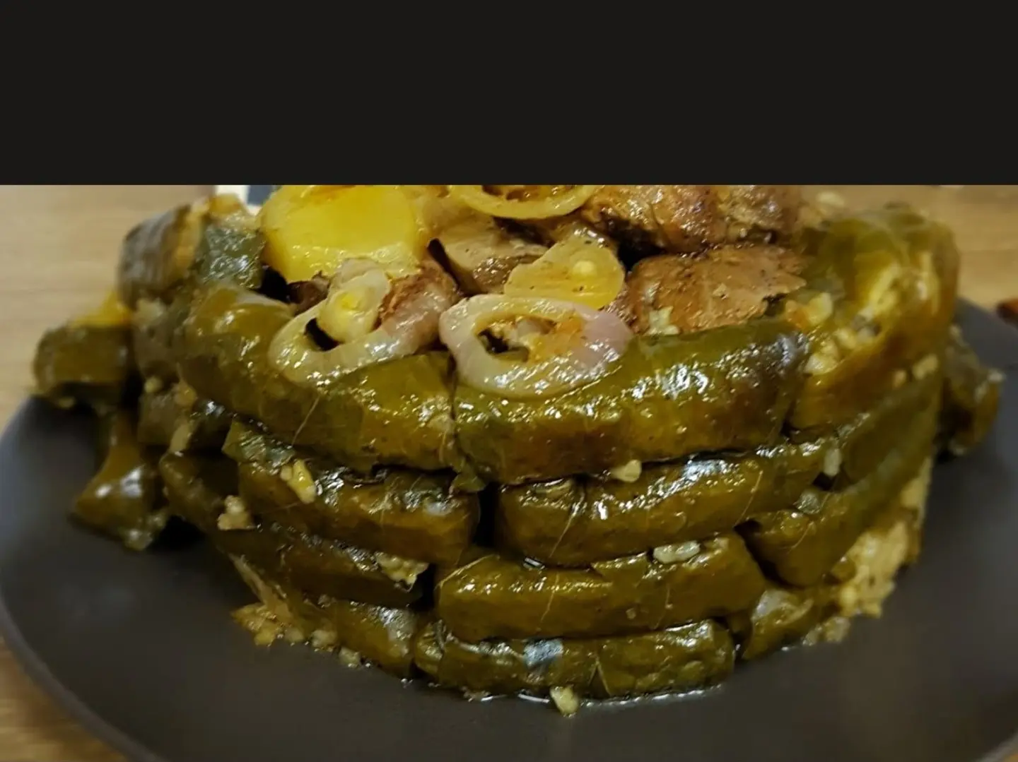 طاجن ورق عنب باللحم المحمر