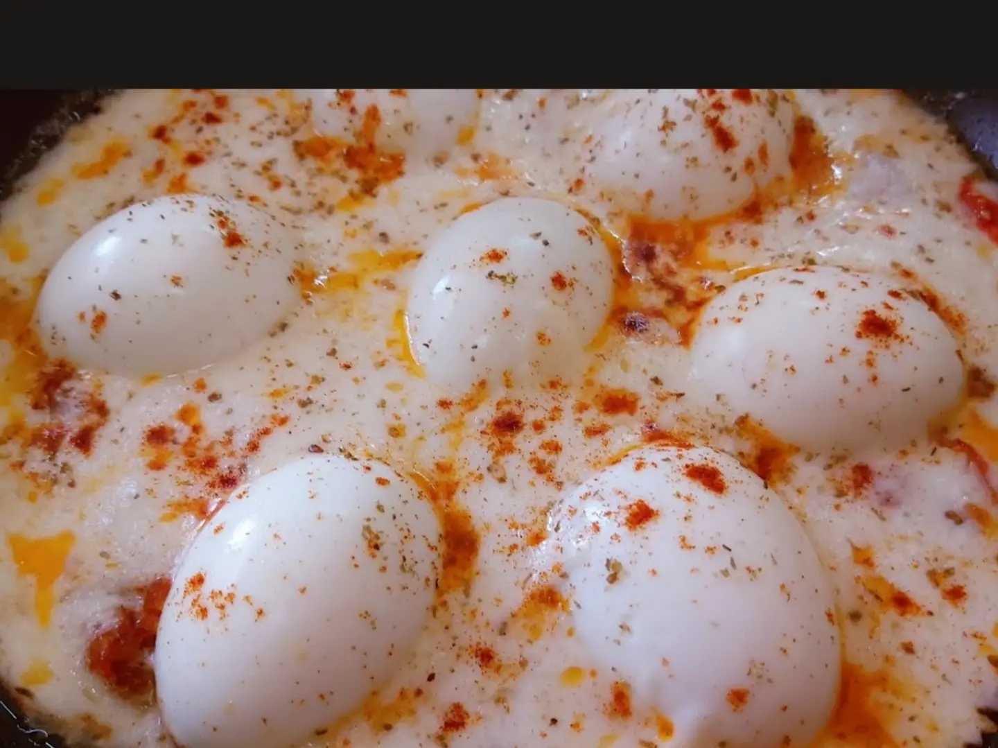 طاجن بيض باللبنة والزبادي والحامض