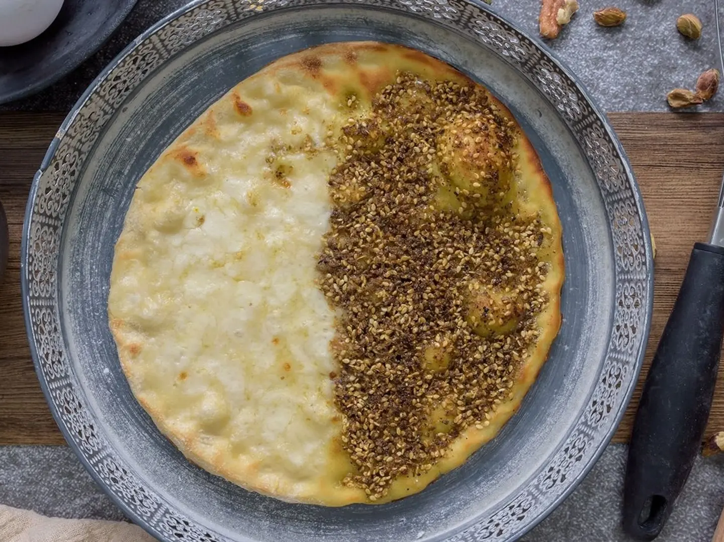 نصف زعتر نصف ولبنة