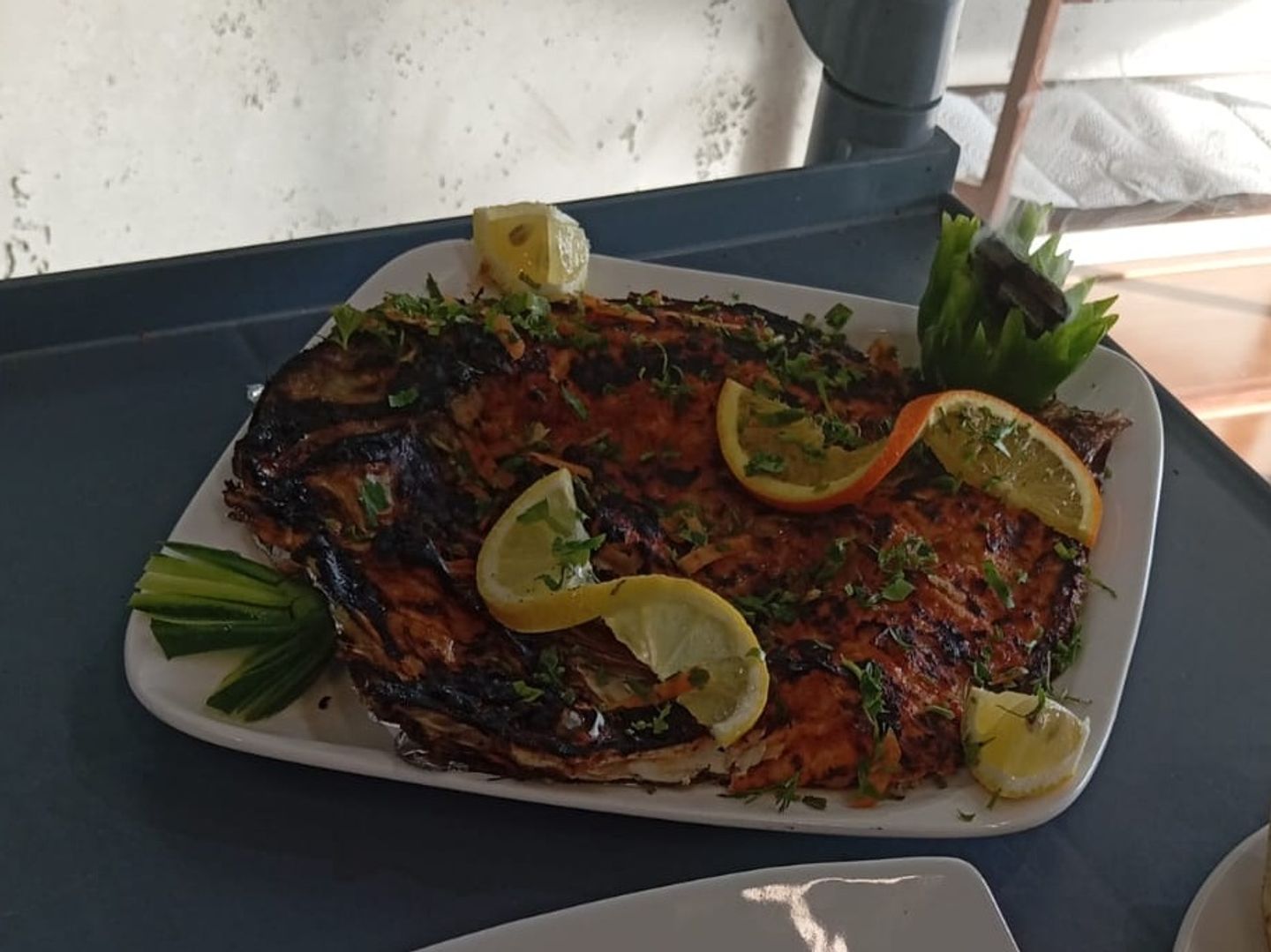 سمكة مقلية - رز - سلطة