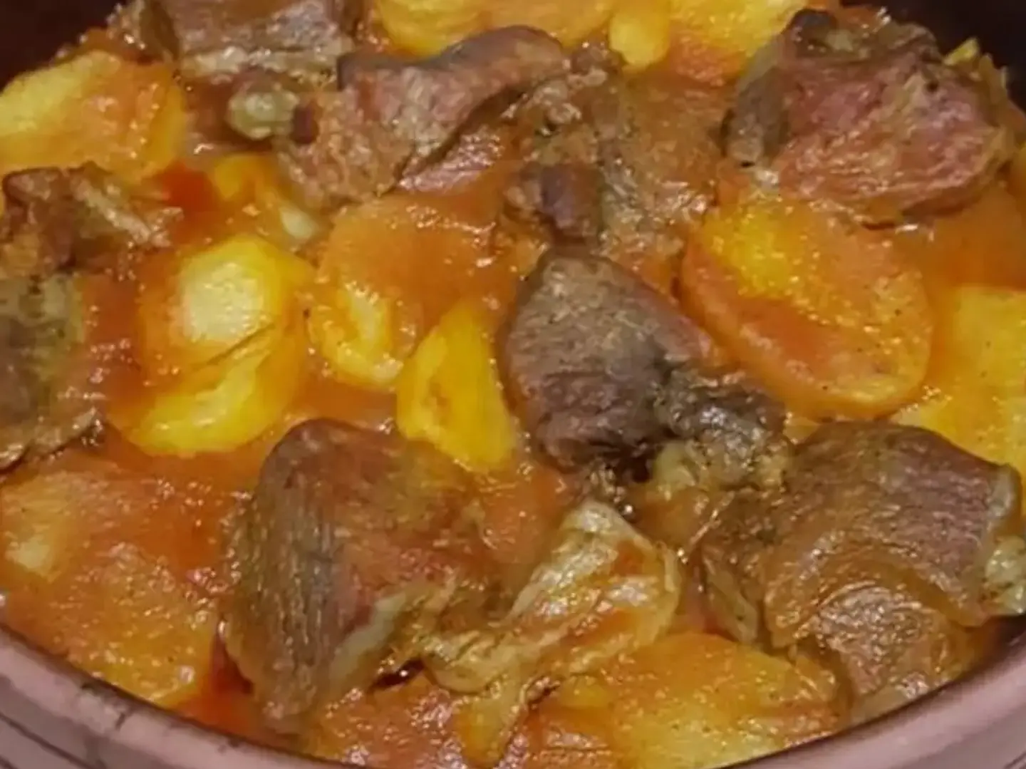 طاجن بطاطس باللحمه