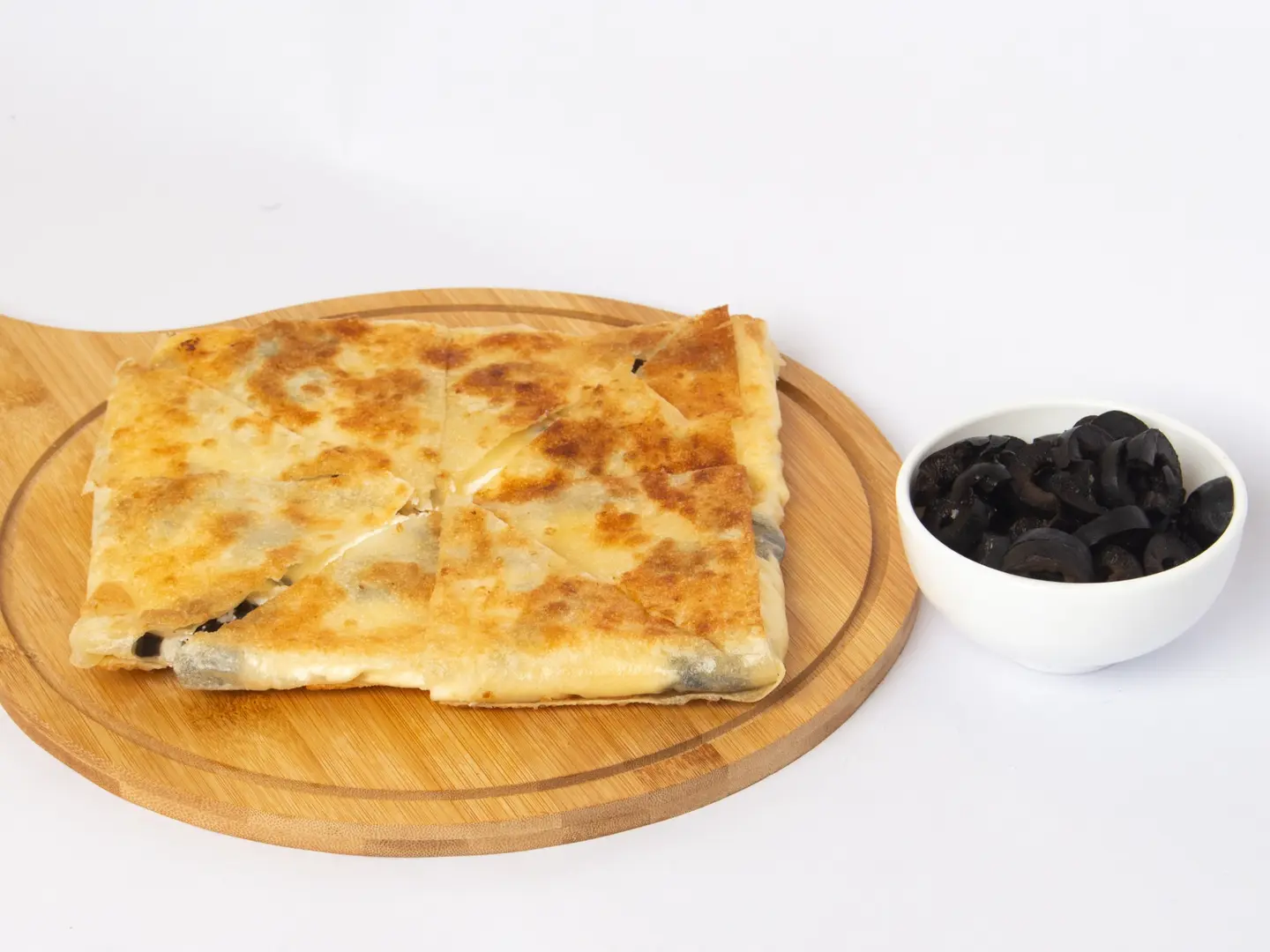 فطيرة جبنة بيضاء زيتون