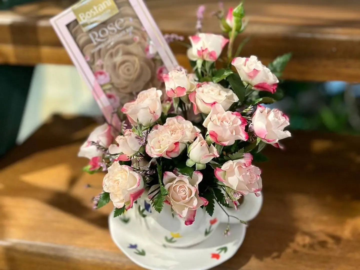 عبوة من الشوكولاتة والورد 19