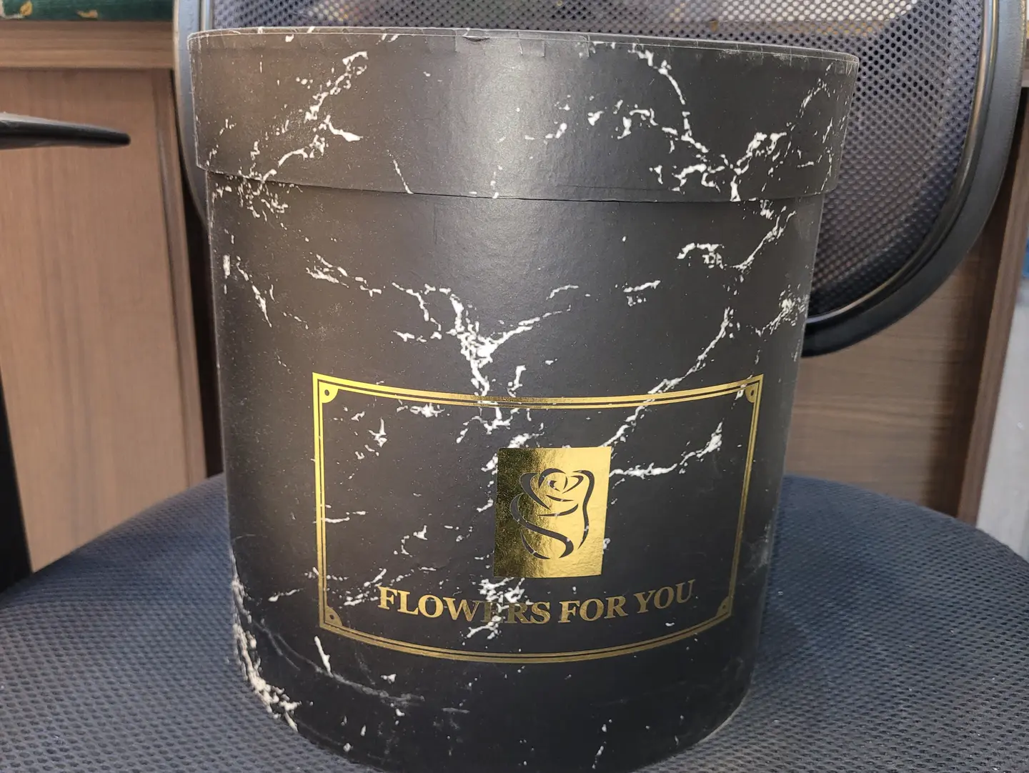 Medium Round Black Gift Box