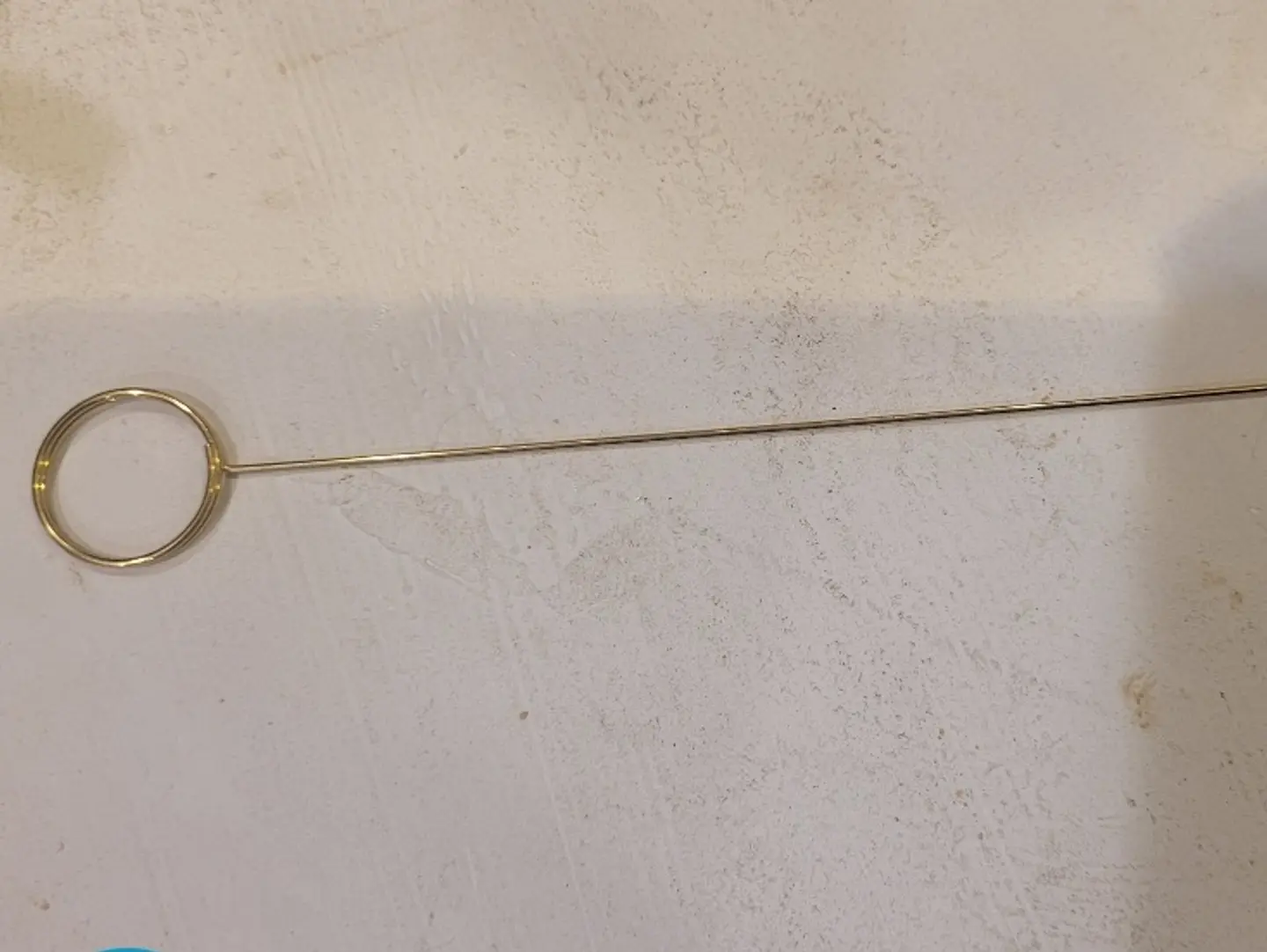 حامل كرت لون ذهبي