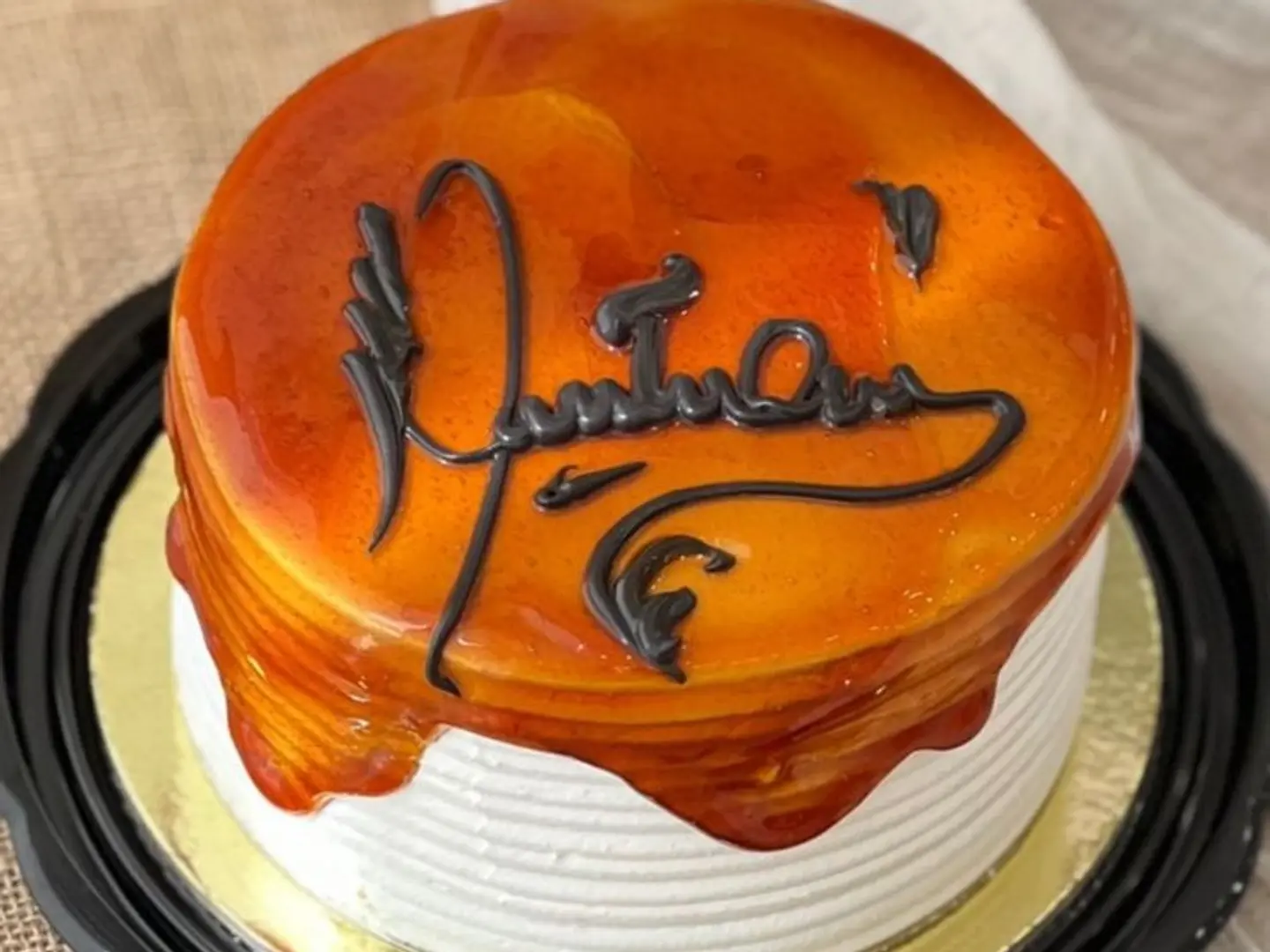 Mini Vanilla And Caramel Cake