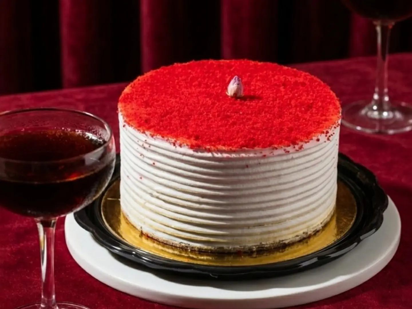 Small Vanilla And Red Velvet Cake