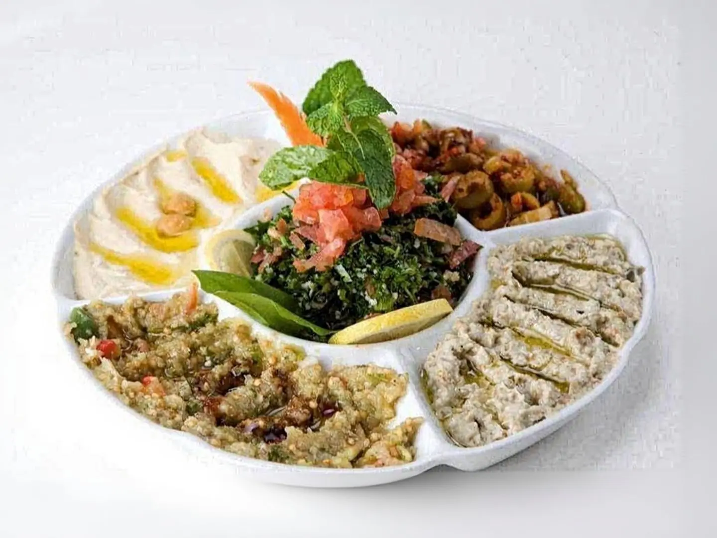 صحن مقبلات وسط