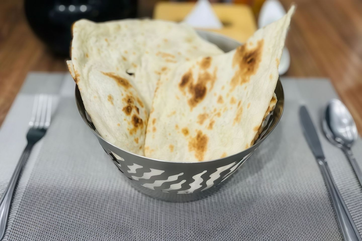 خبز نان (سادة )