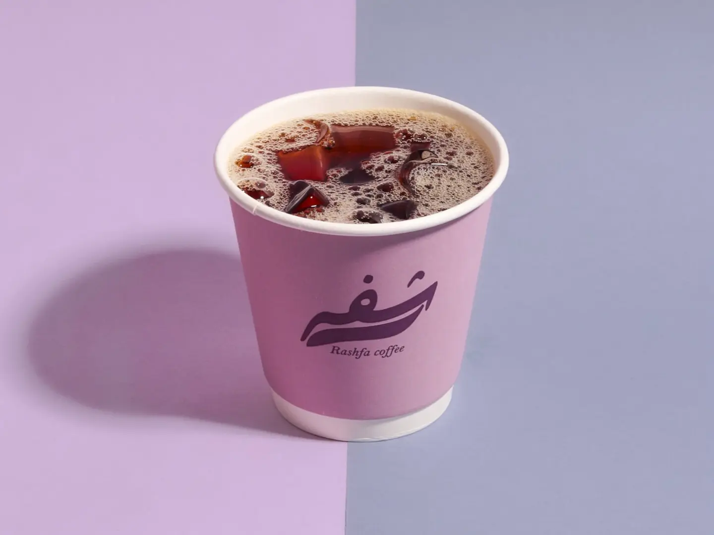 قهوة مقطرة كولمبي صغير بارد